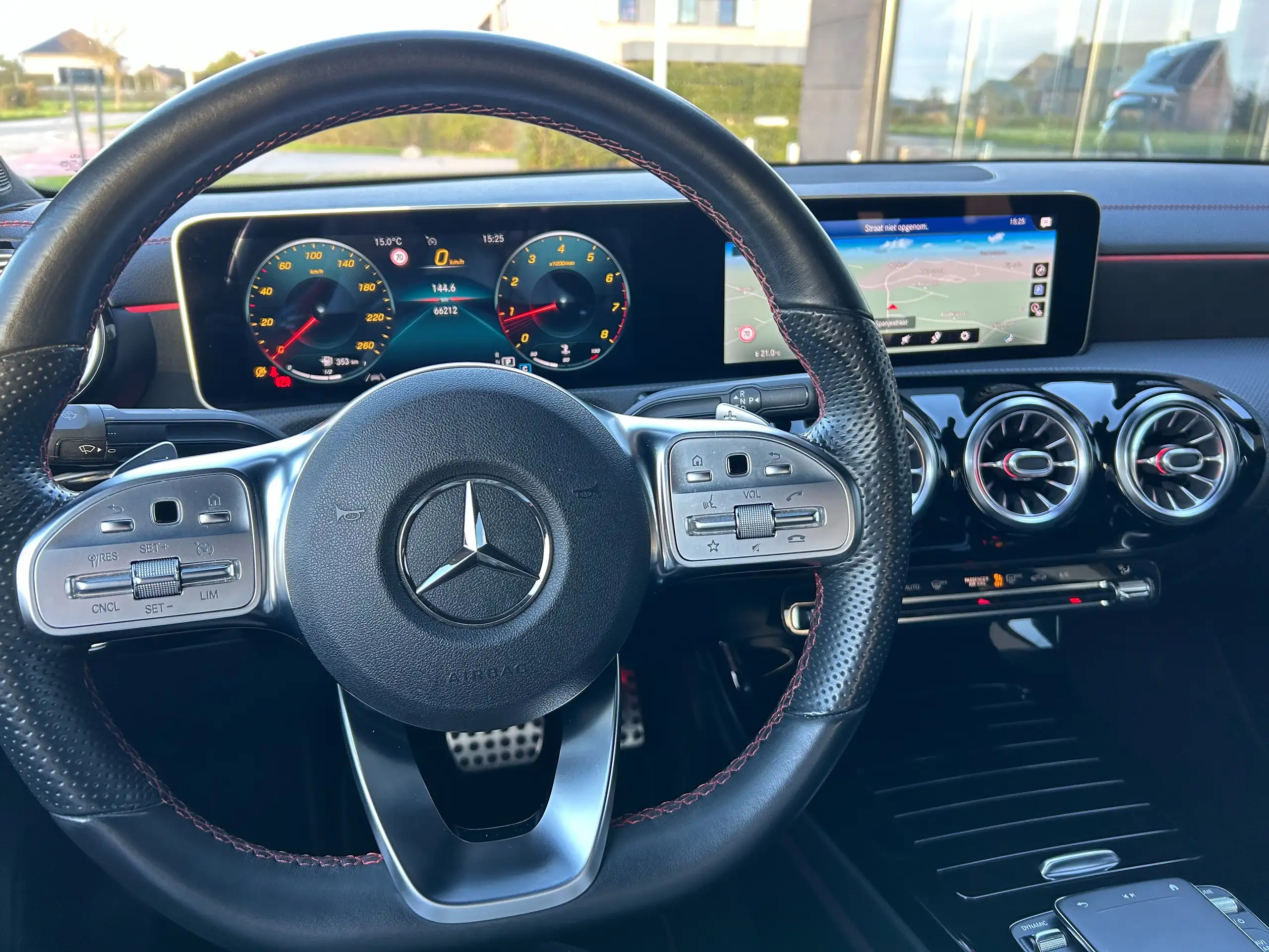 Mercedes-Benz - CLA 180