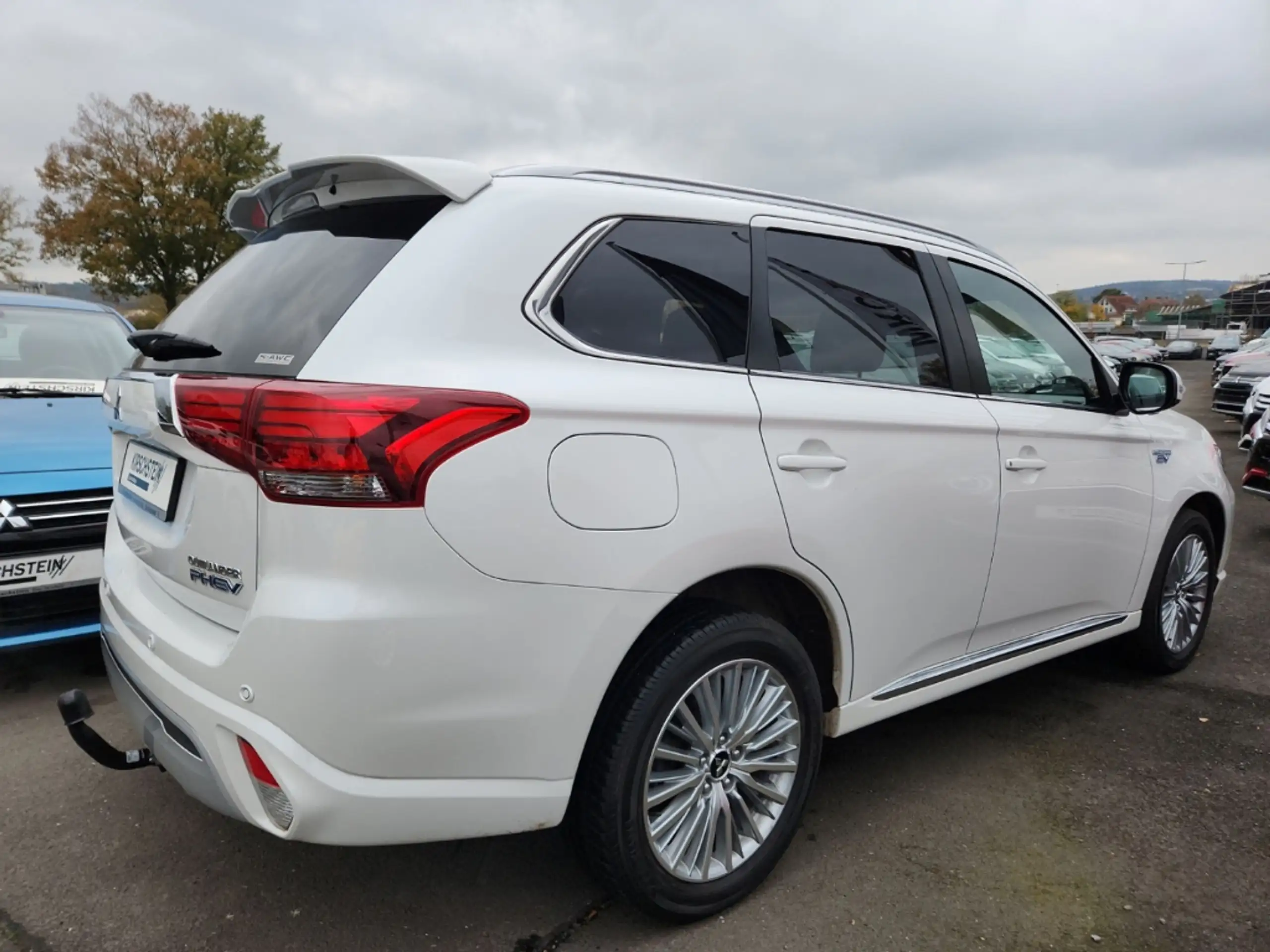 Mitsubishi - Outlander