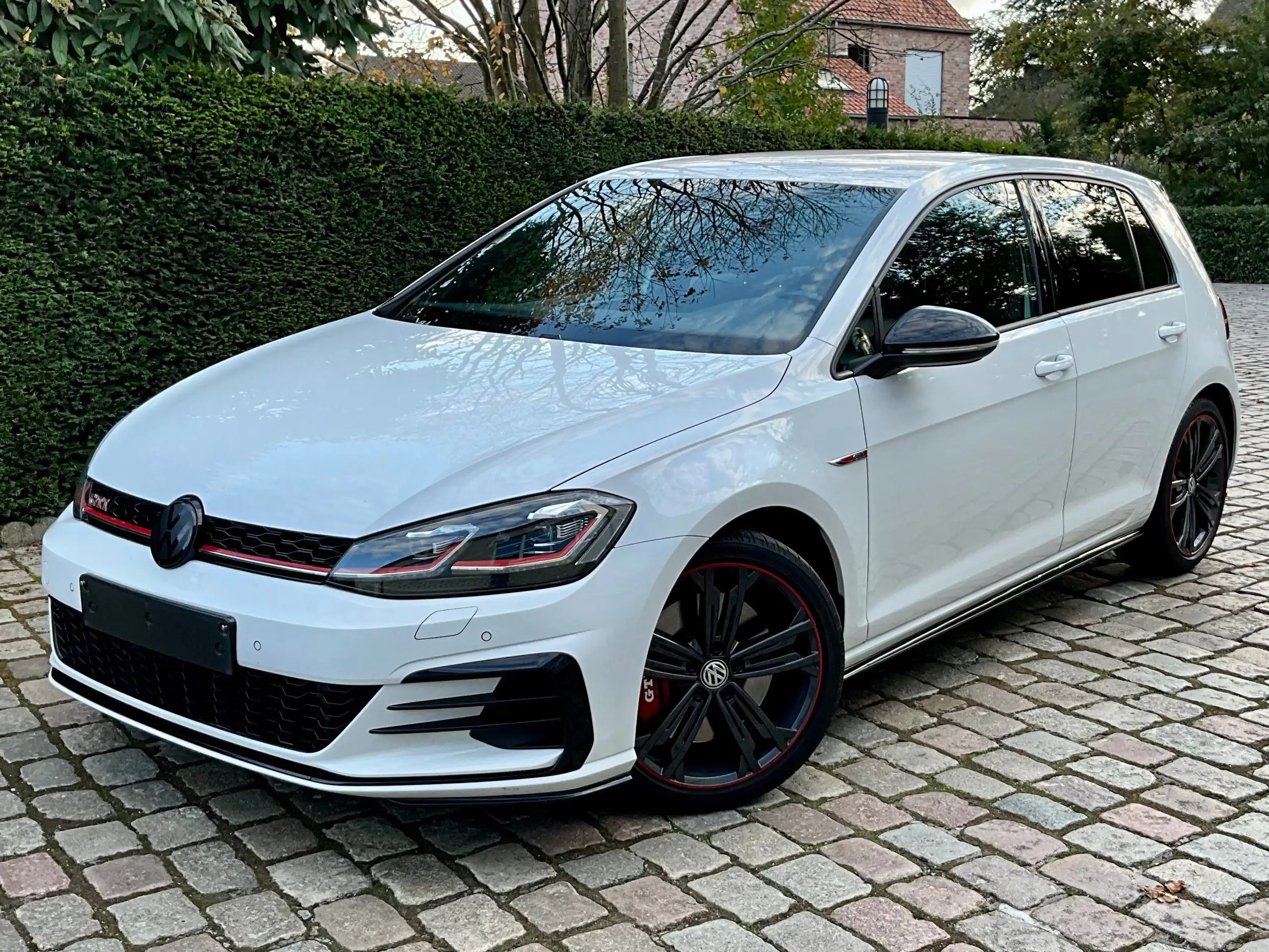 Volkswagen - Golf GTI