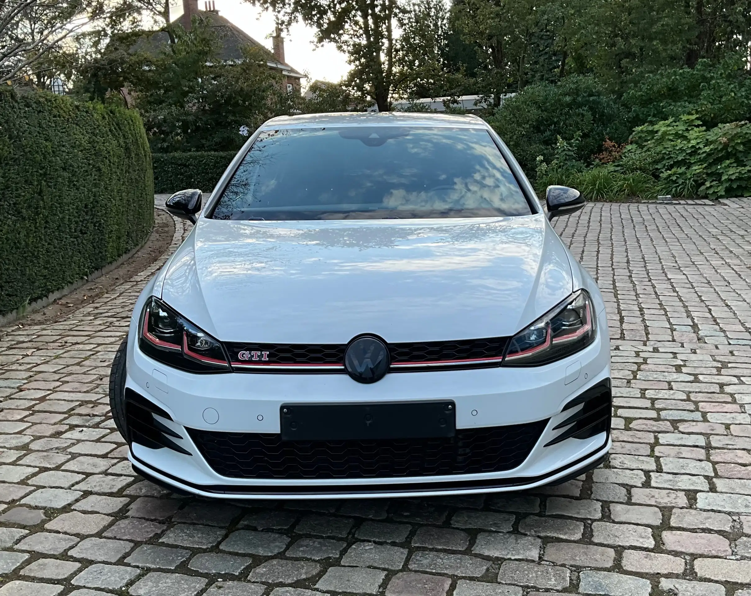 Volkswagen - Golf GTI