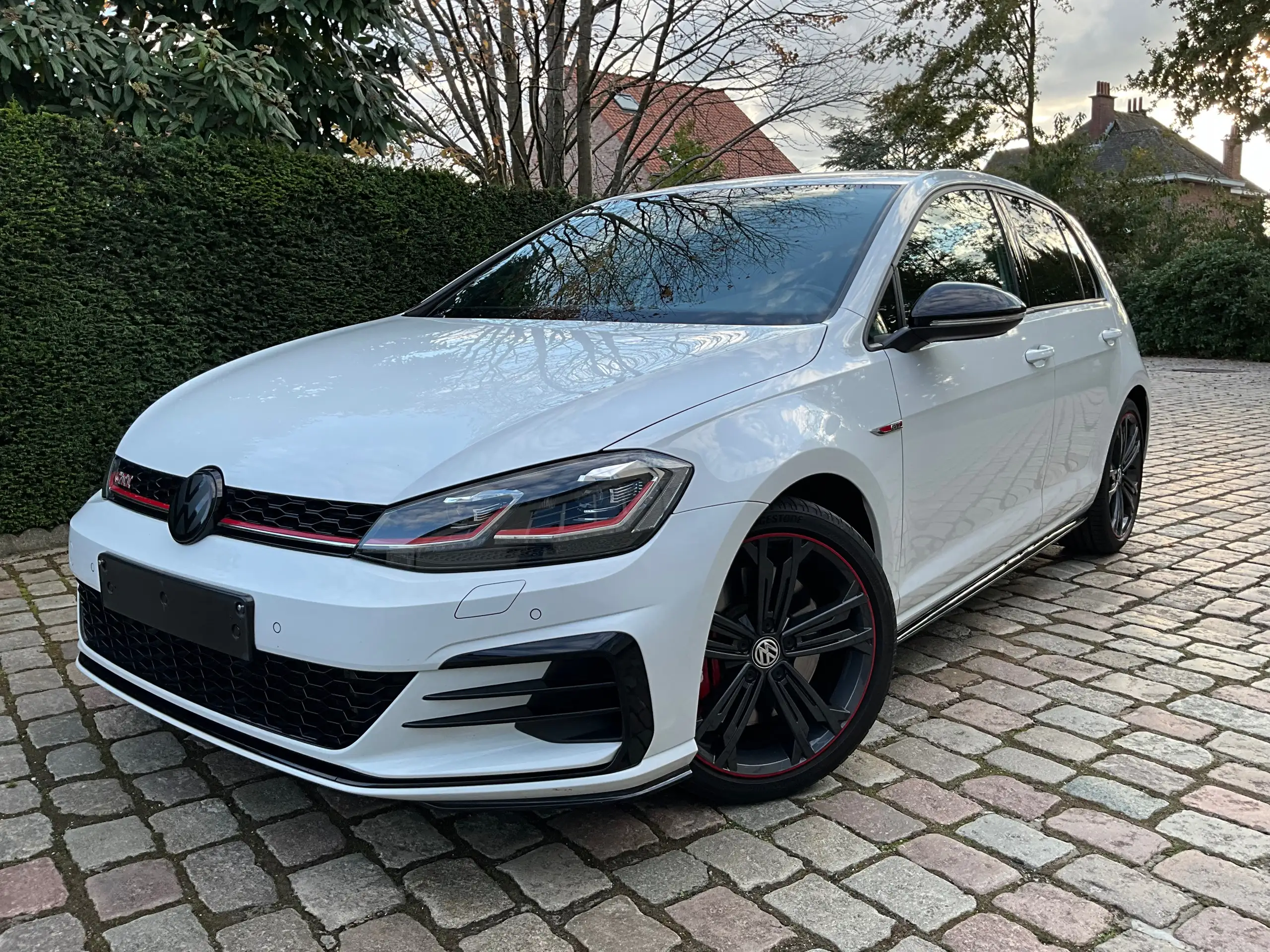 Volkswagen - Golf GTI