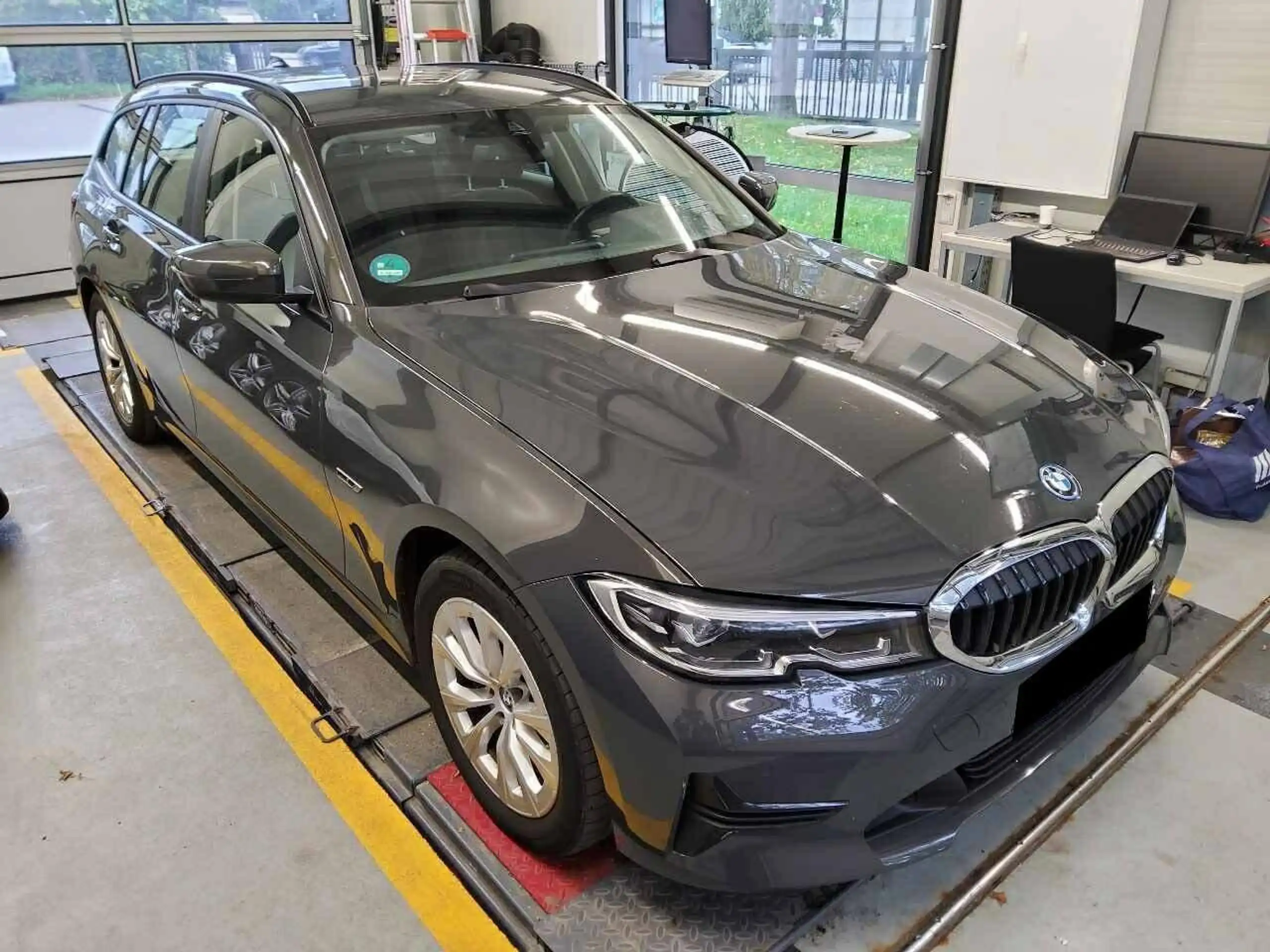 BMW - 330