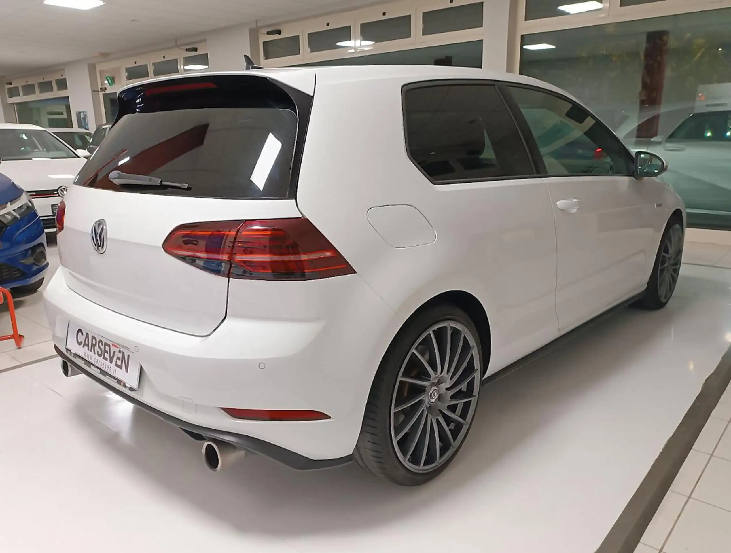 Volkswagen - Golf GTI