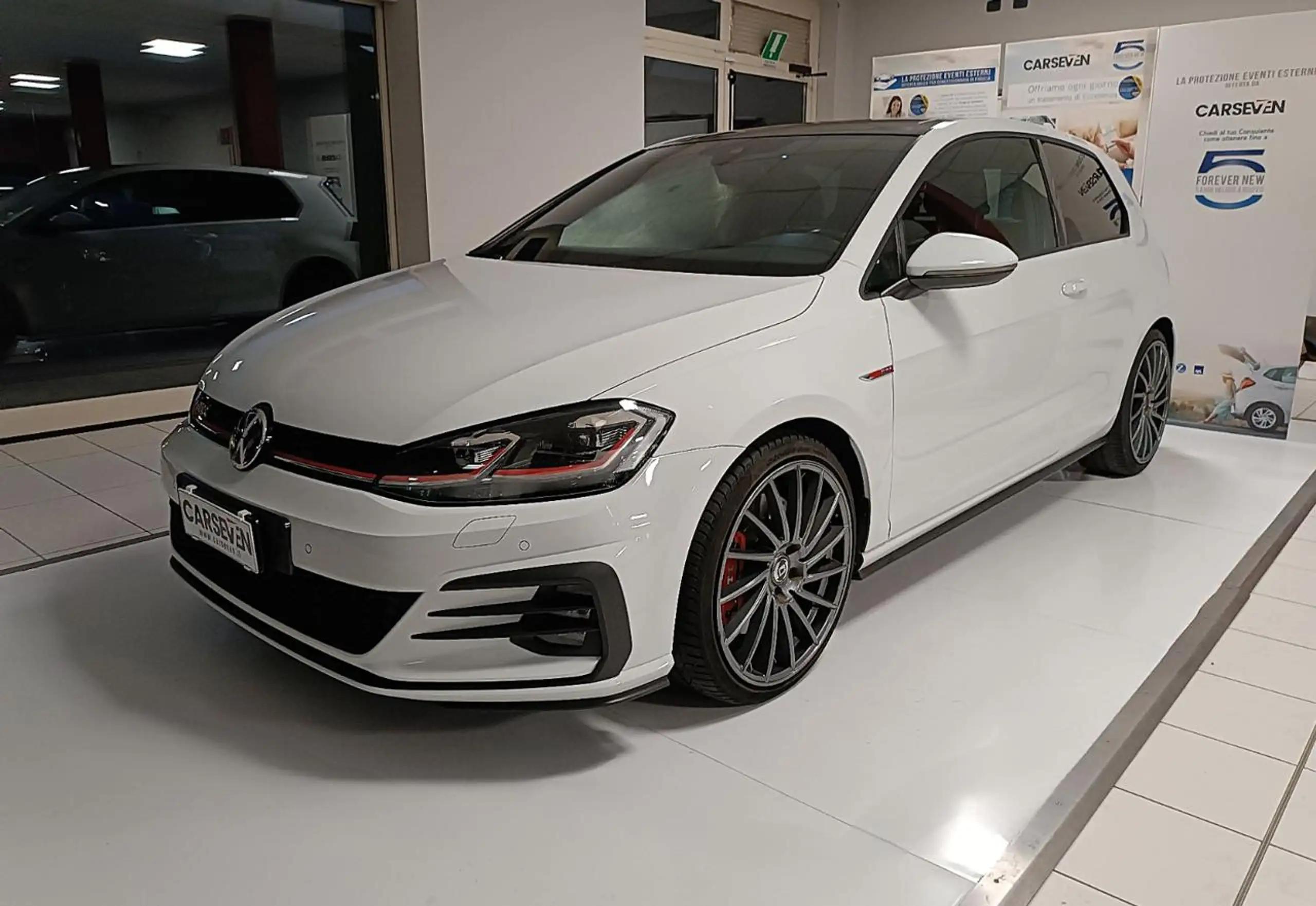 Volkswagen - Golf GTI