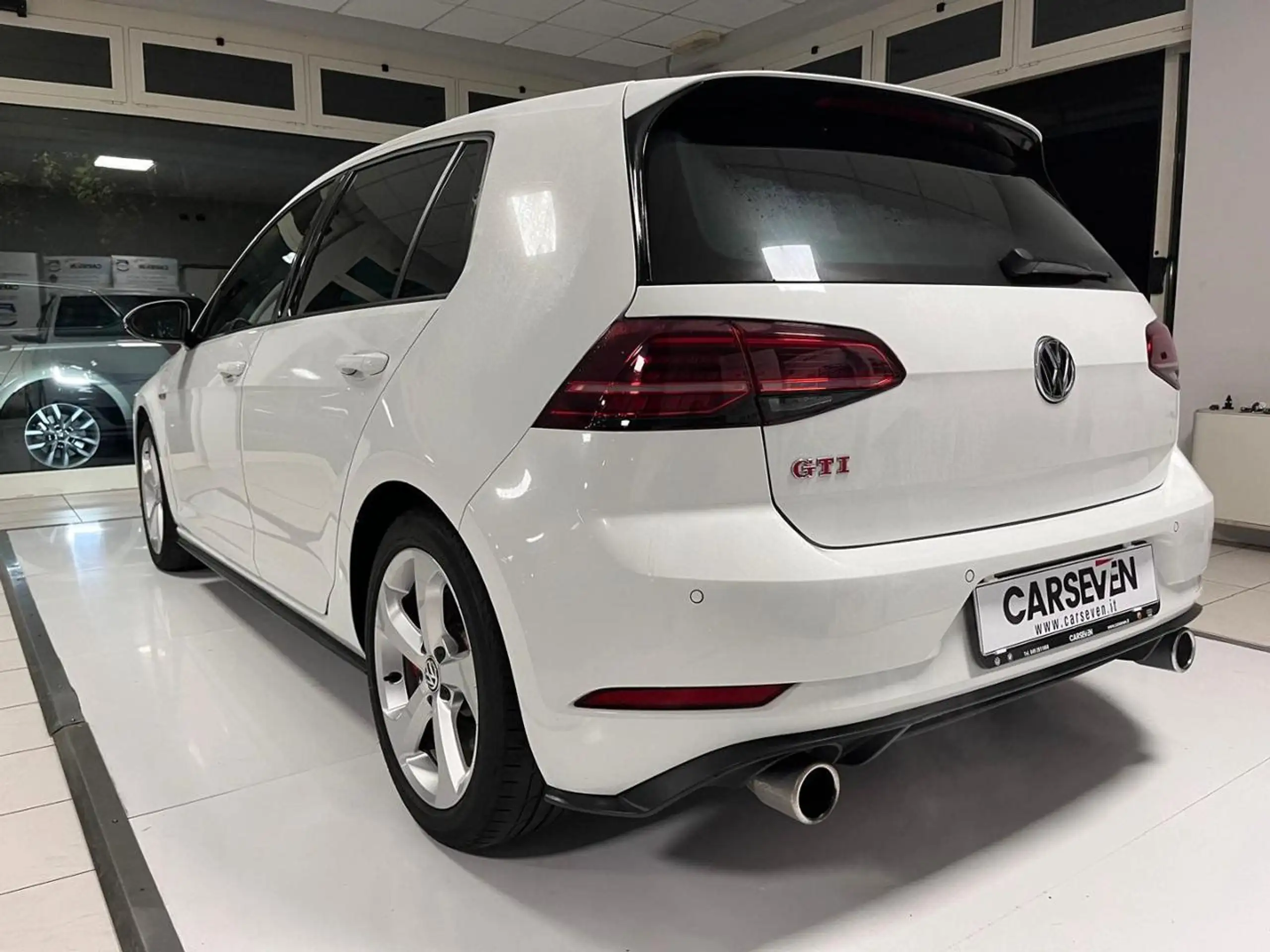 Volkswagen - Golf GTI