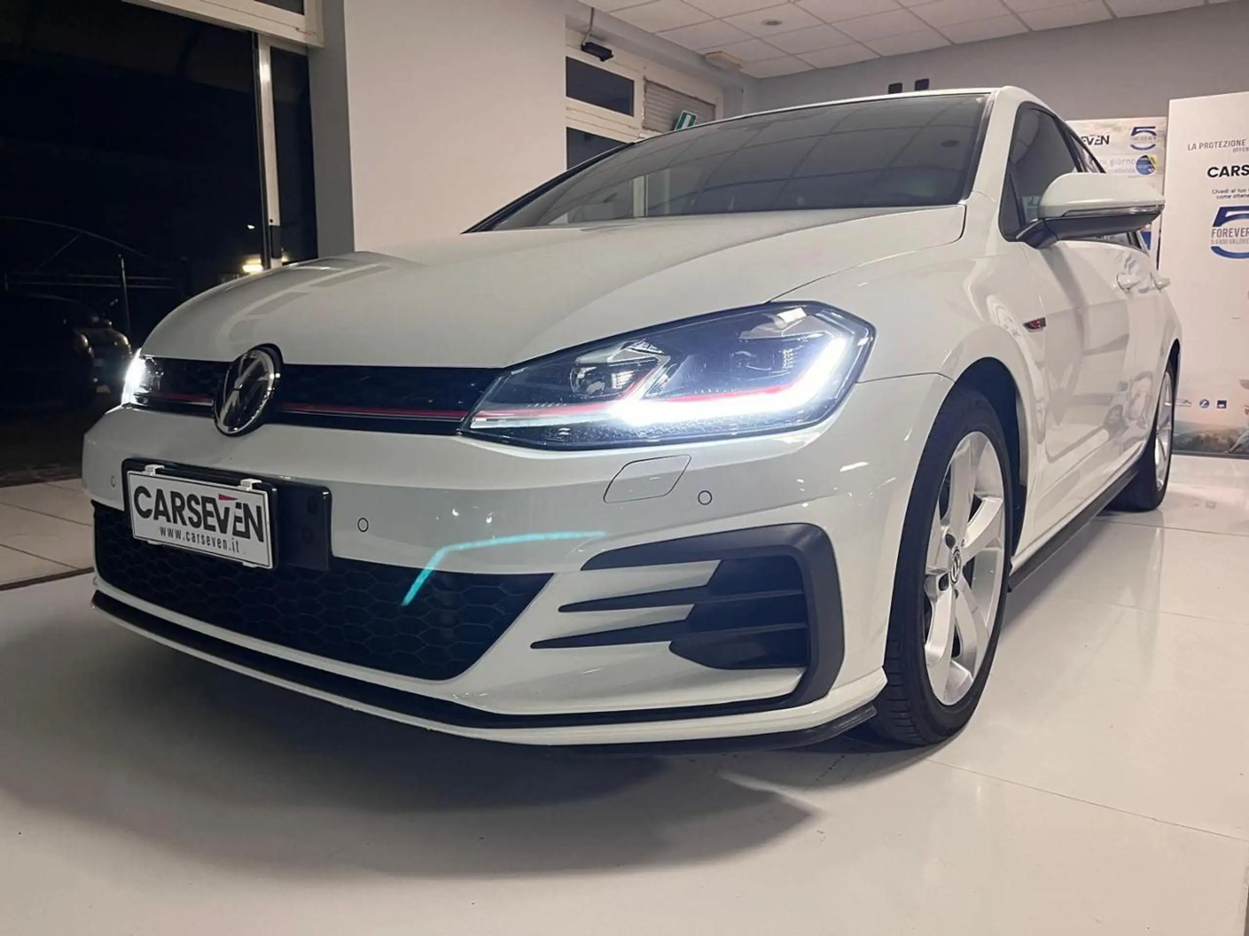 Volkswagen - Golf GTI