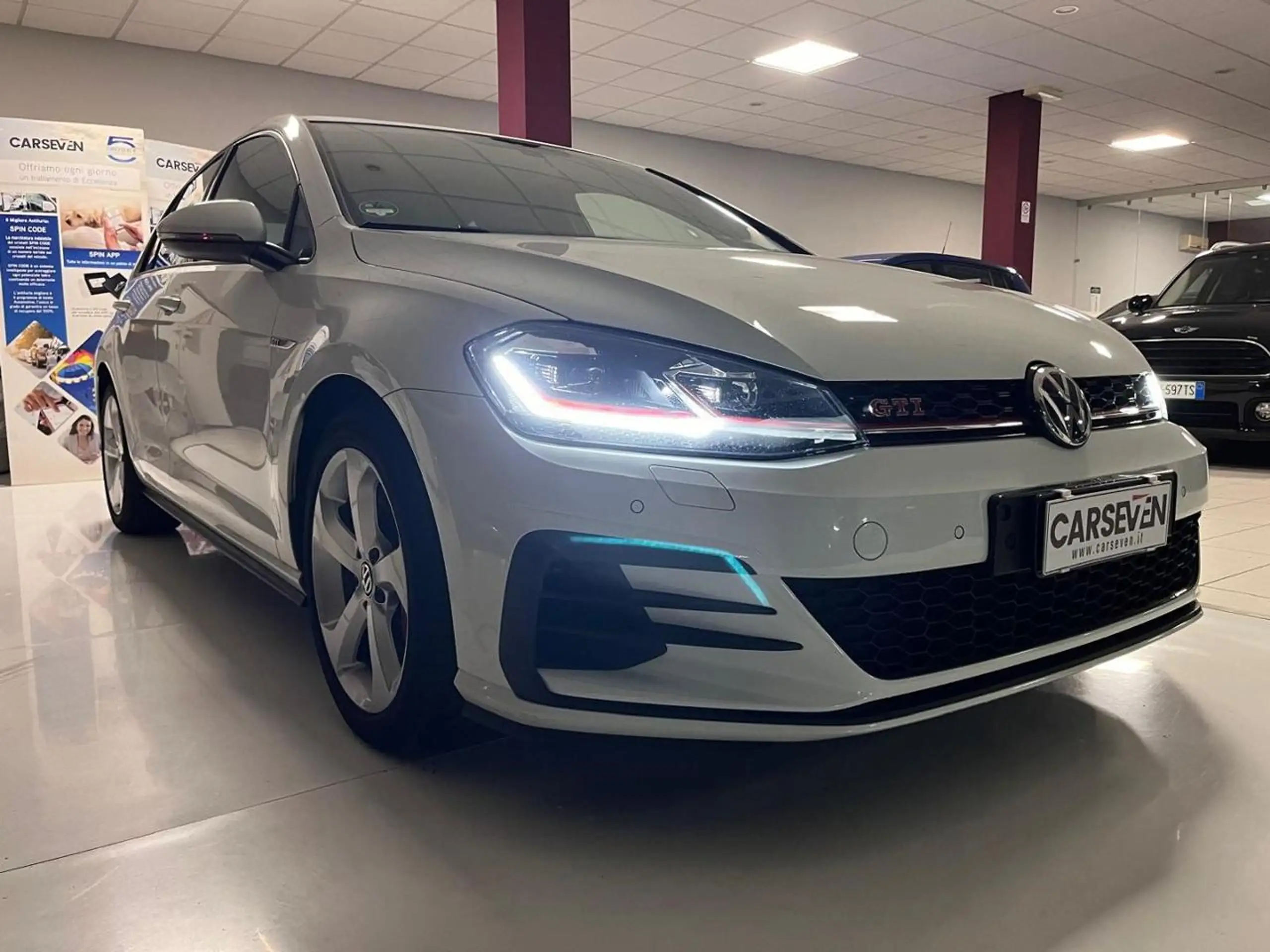 Volkswagen - Golf GTI