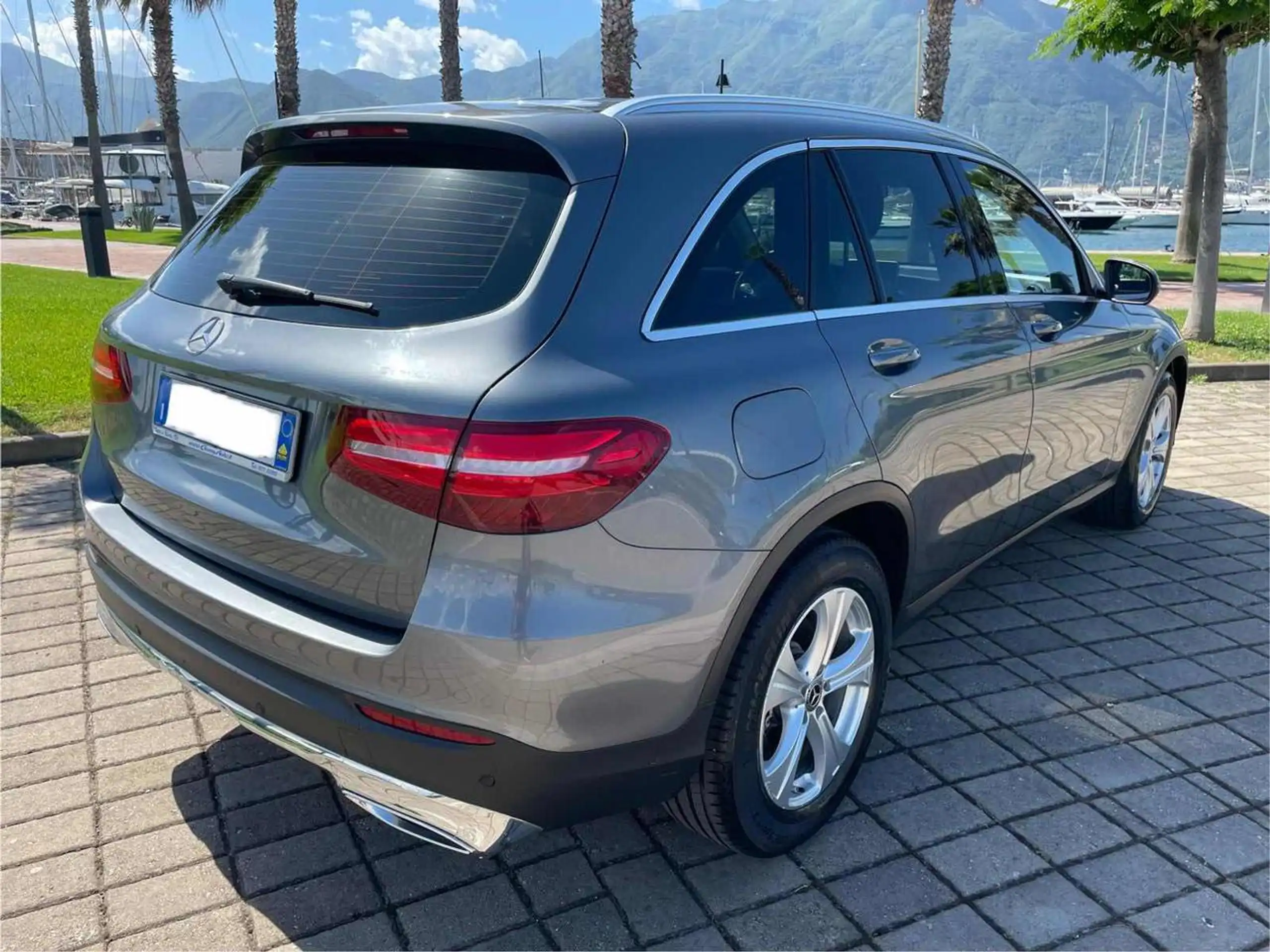 Mercedes-Benz - GLC 220