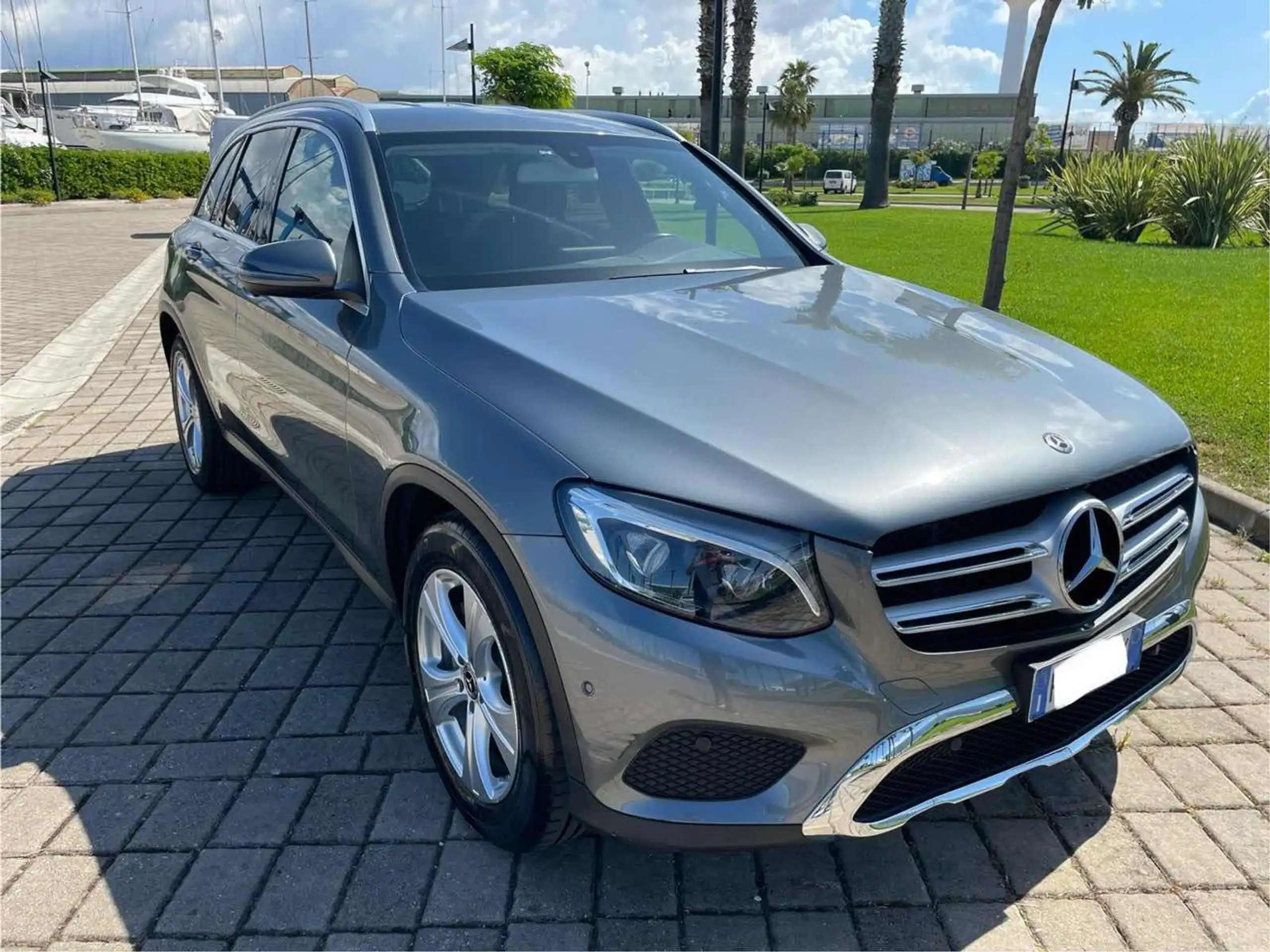 Mercedes-Benz - GLC 220