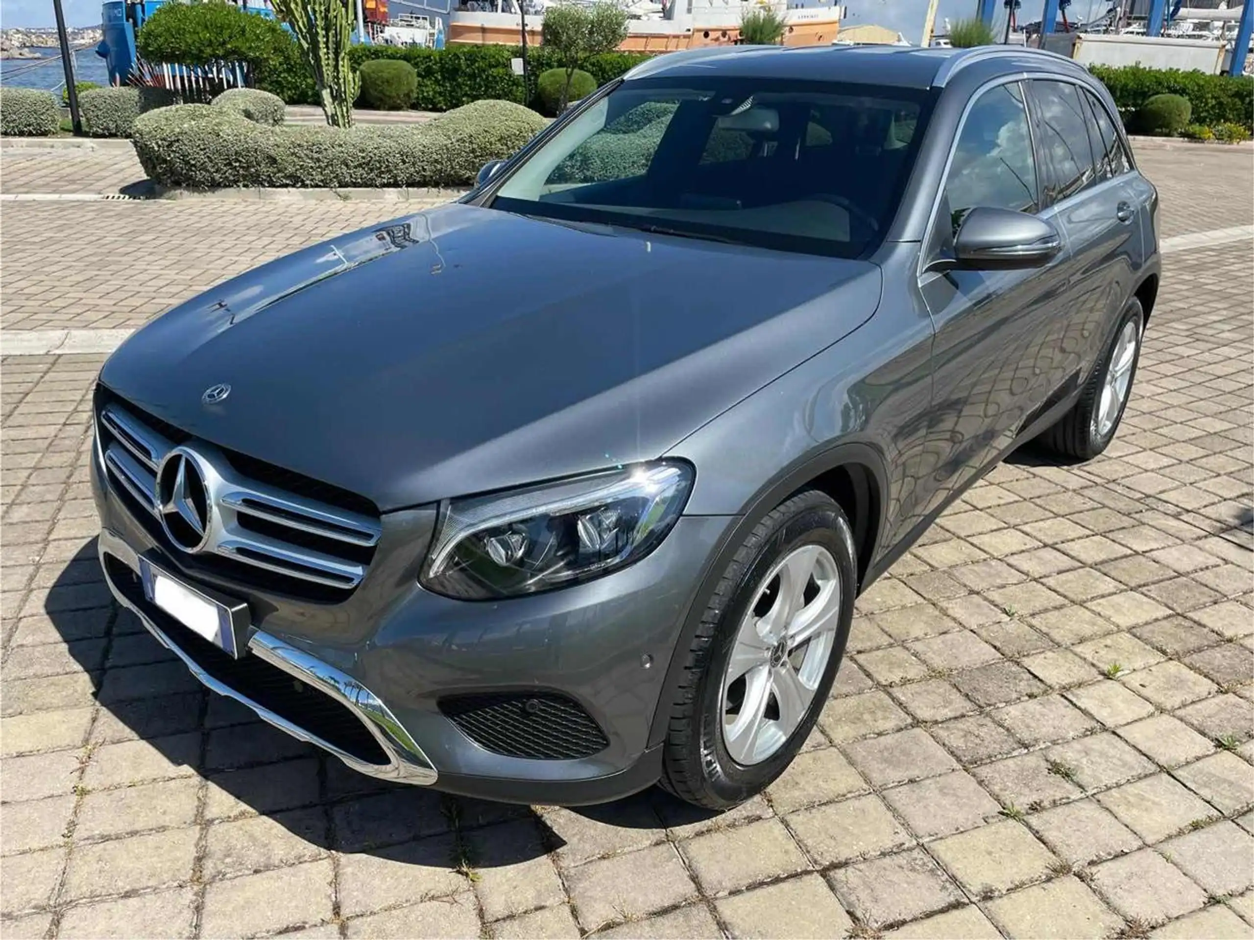 Mercedes-Benz - GLC 220