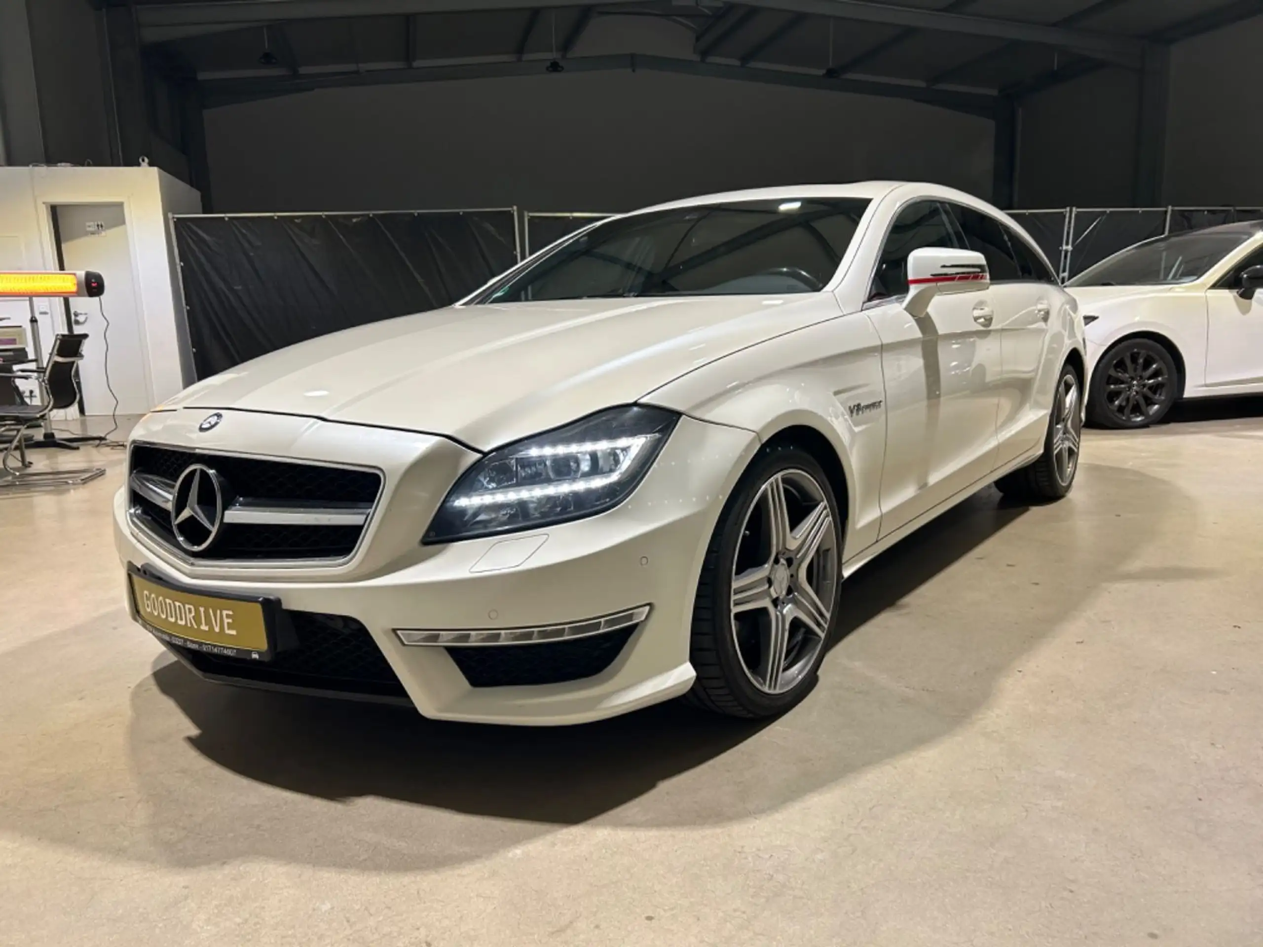 Mercedes-Benz - CLS