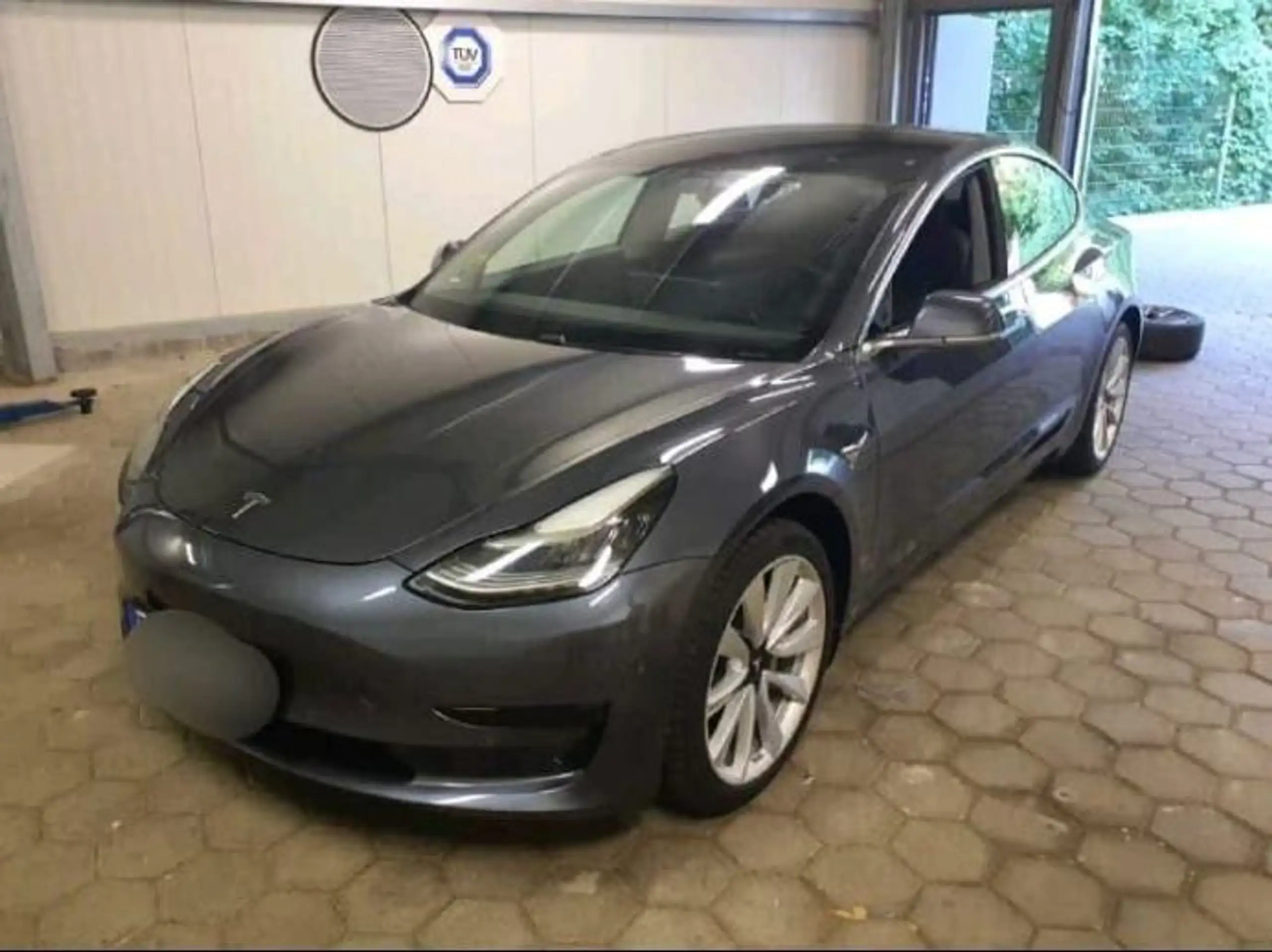 Tesla - Model 3