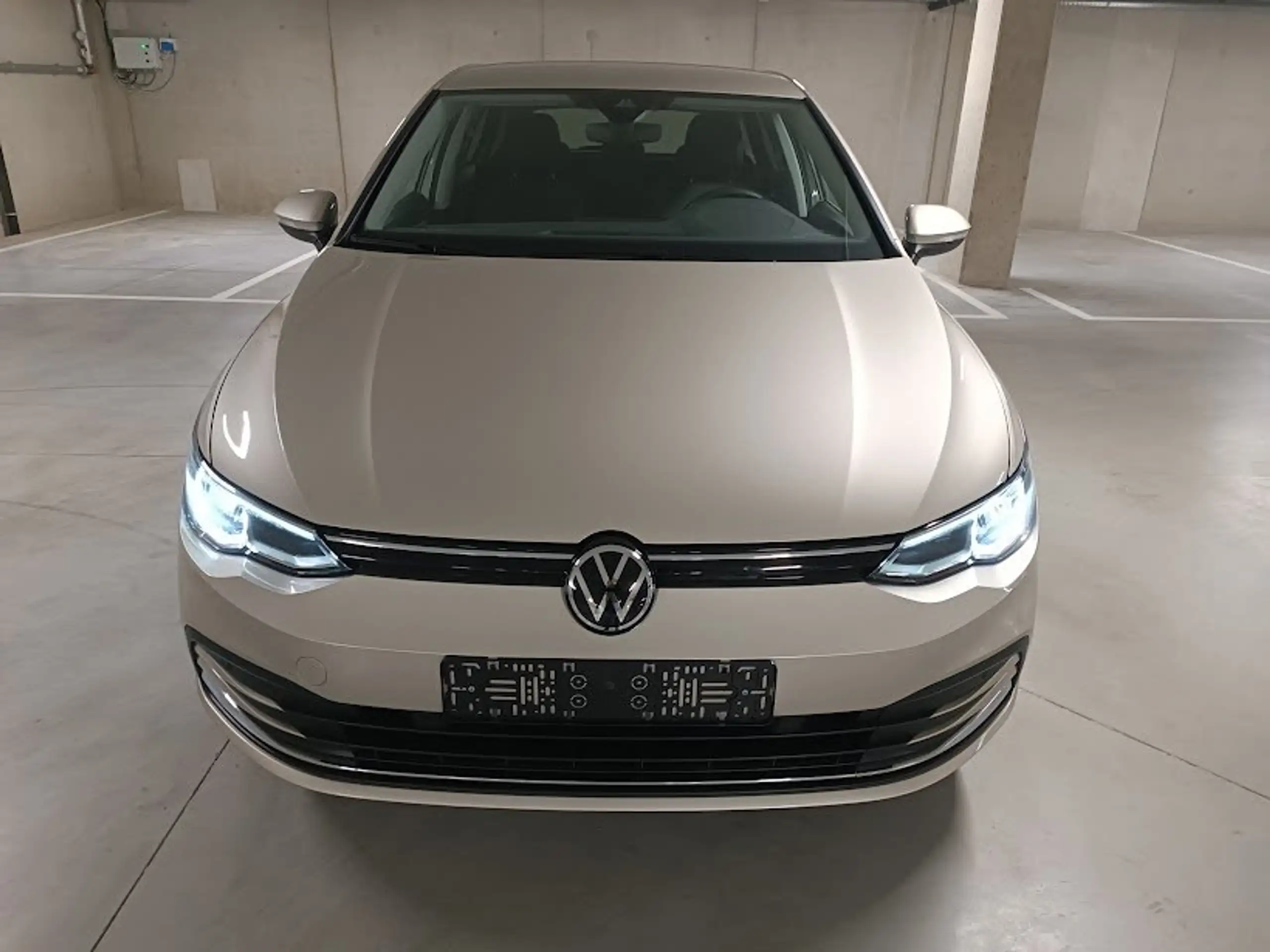 Volkswagen - Golf