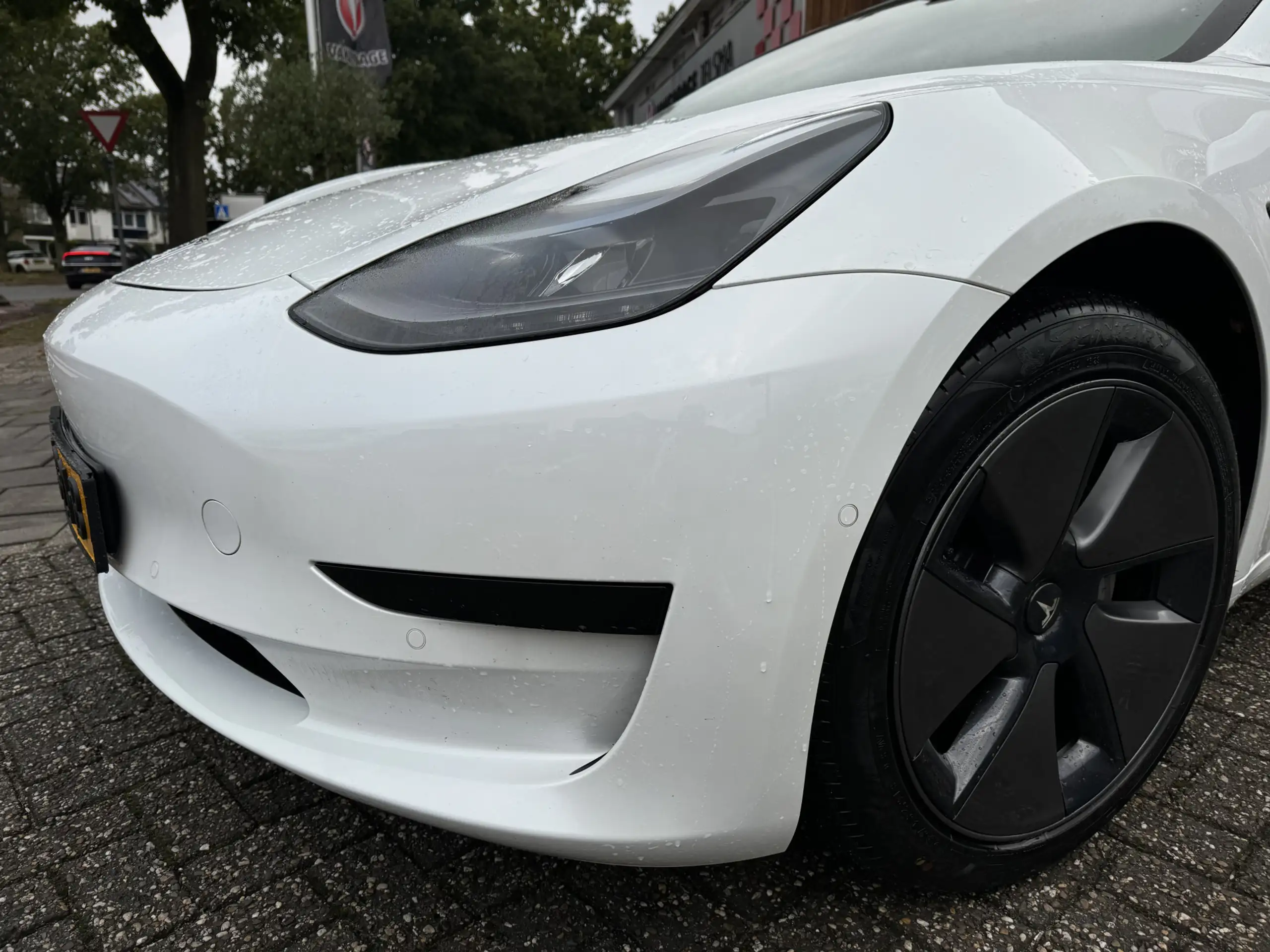 Tesla - Model 3