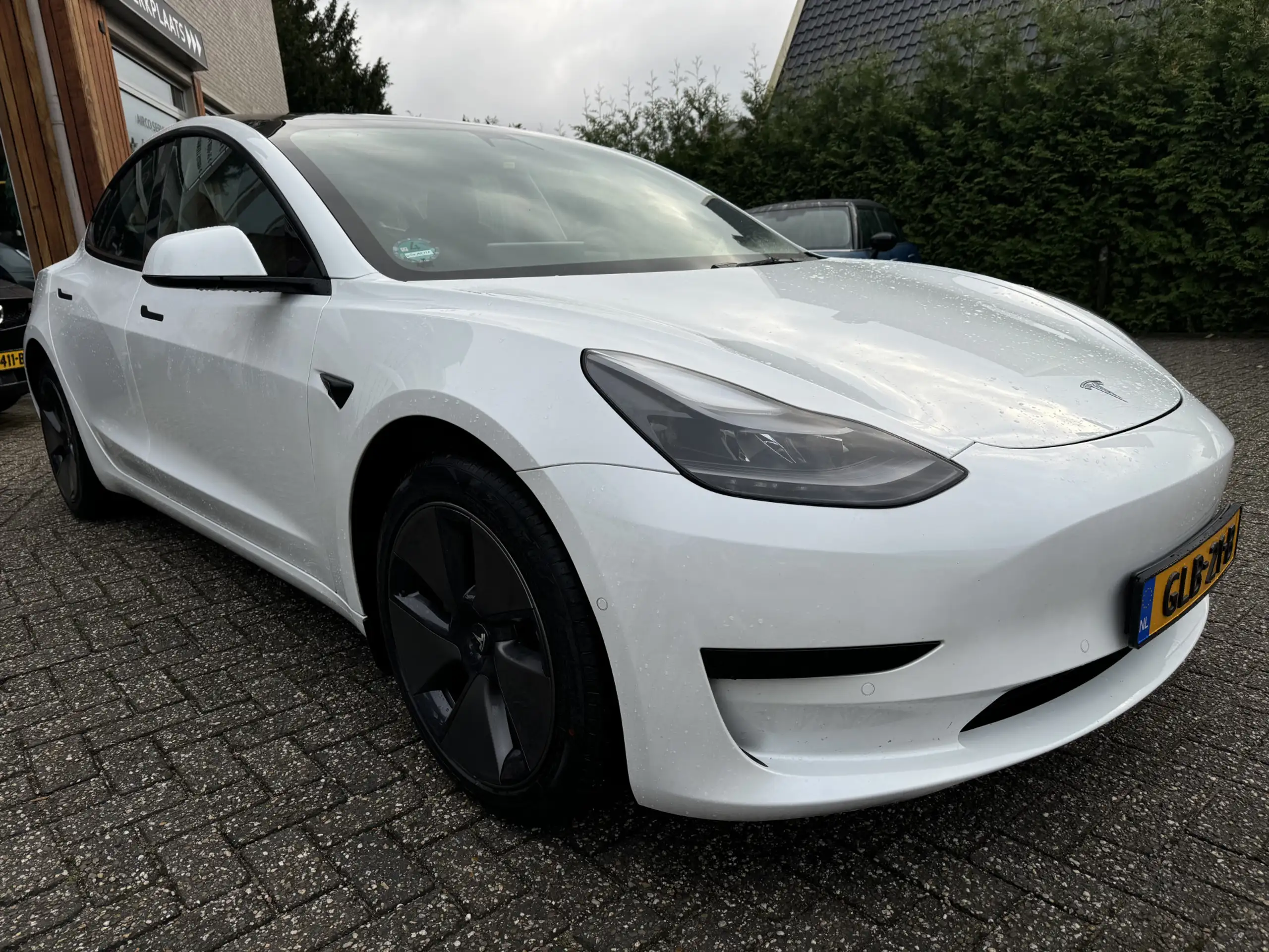 Tesla - Model 3