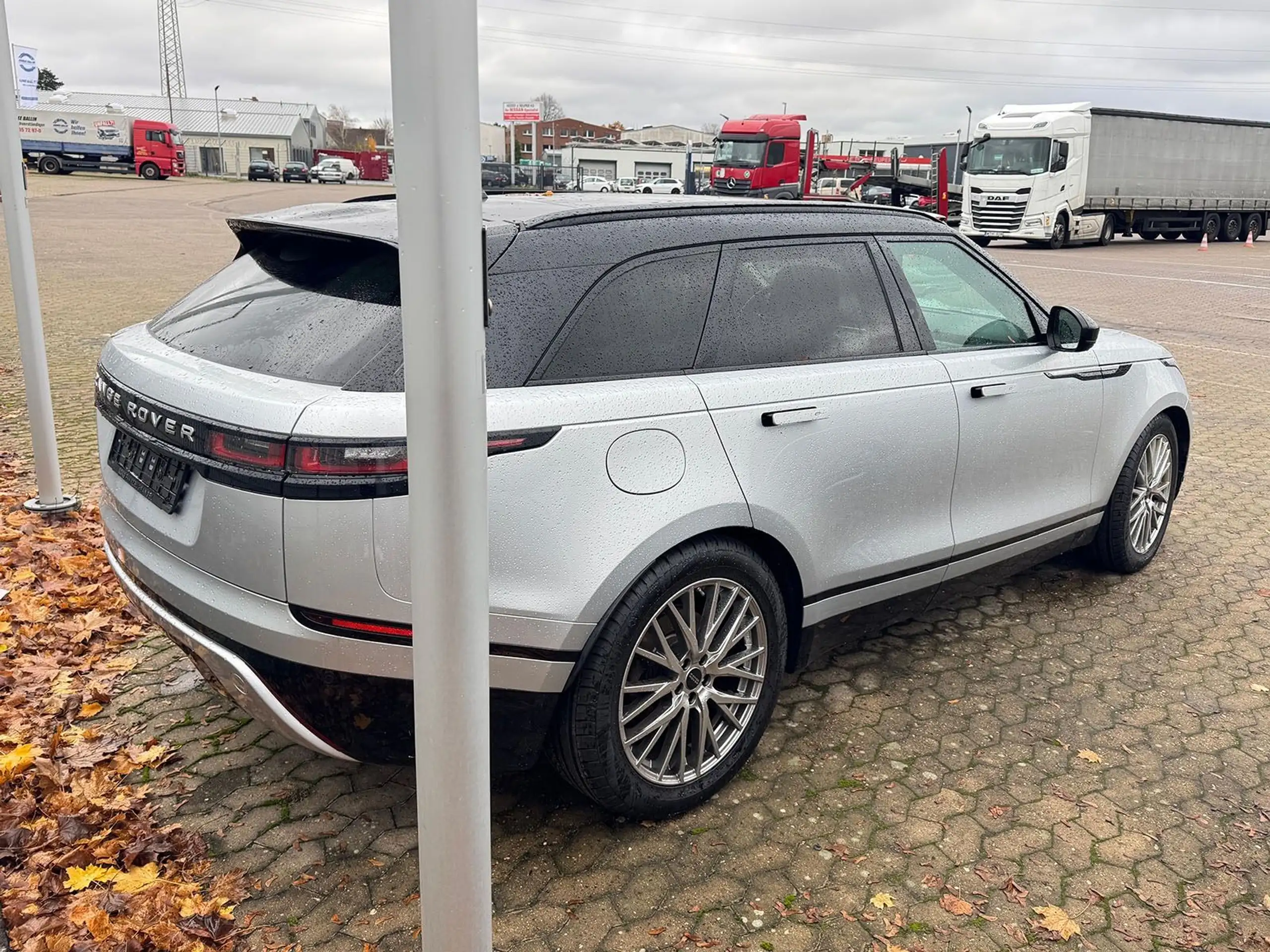 Land Rover - Range Rover Velar