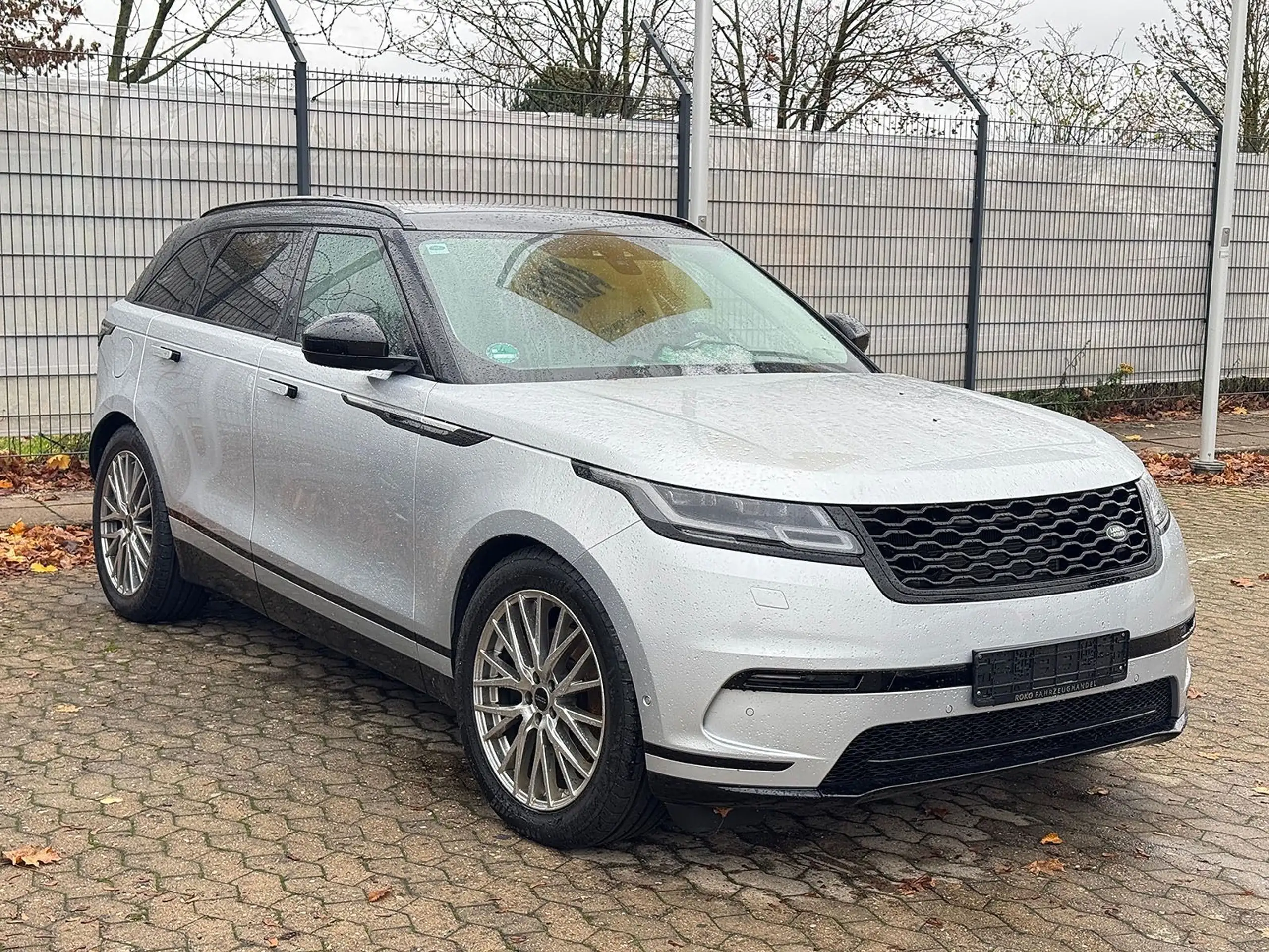 Land Rover - Range Rover Velar