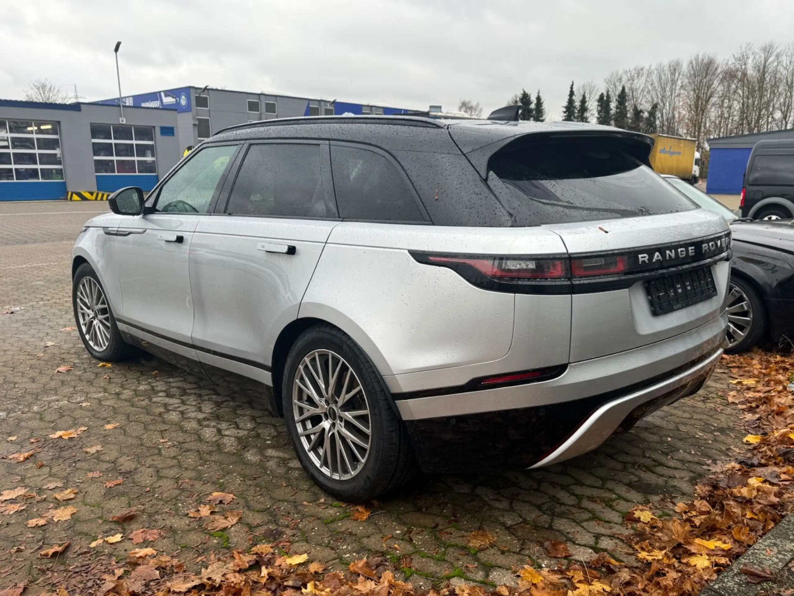 Land Rover - Range Rover Velar