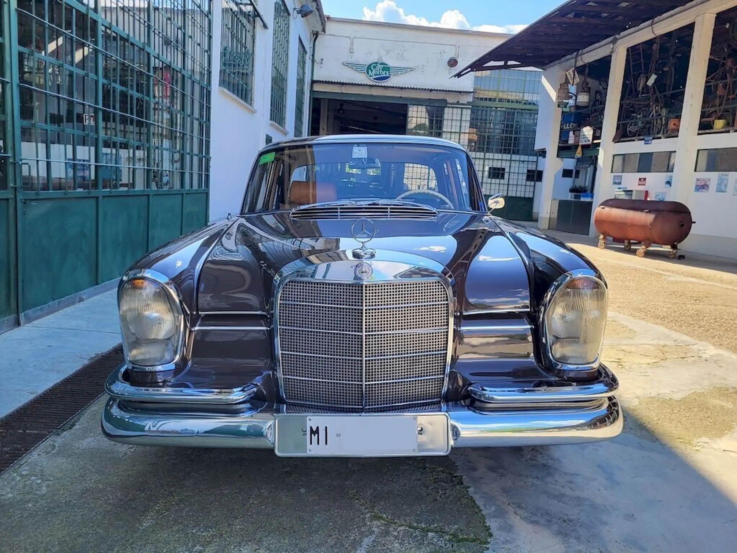 Mercedes-Benz - 220