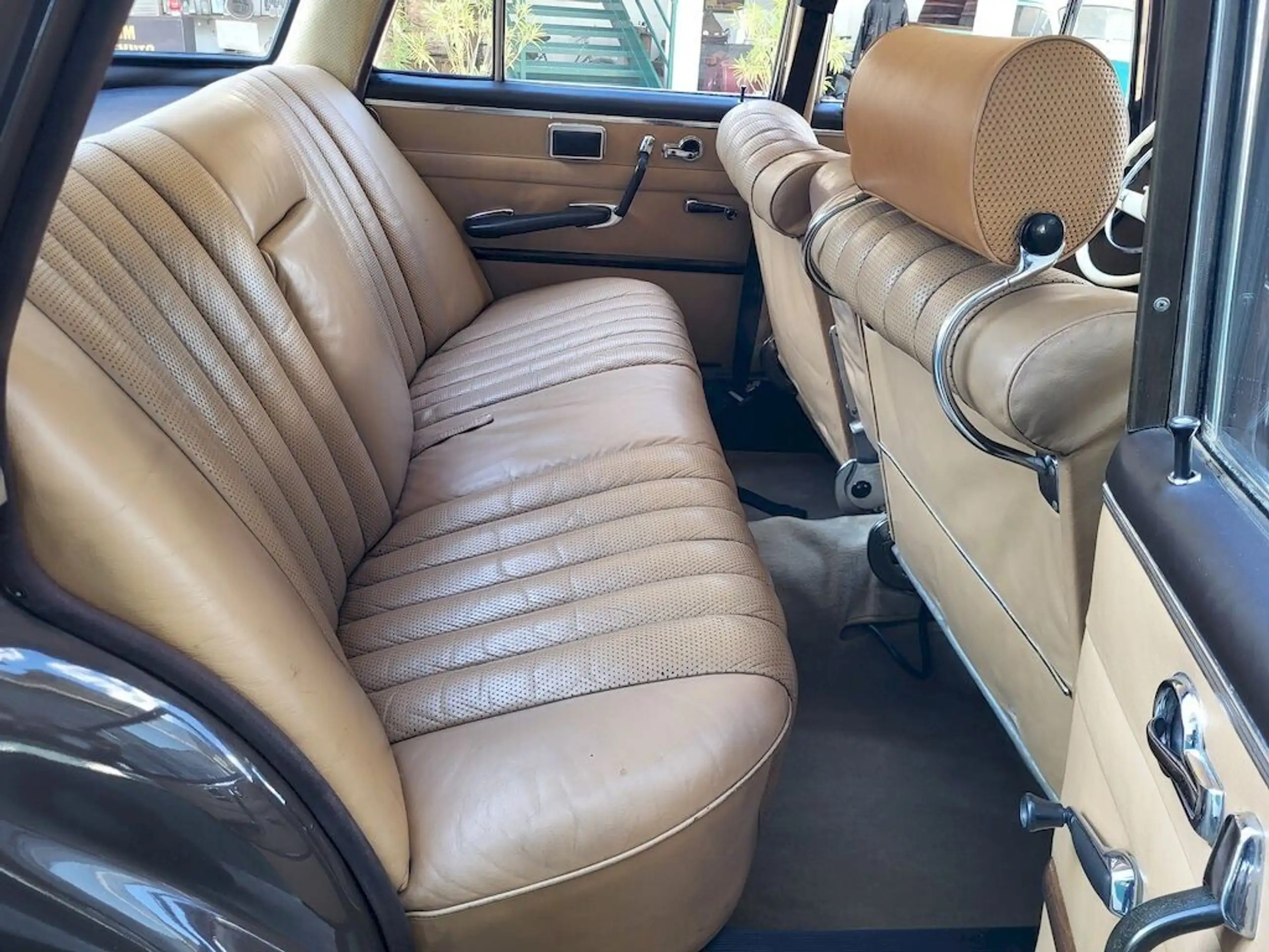 Mercedes-Benz - 220