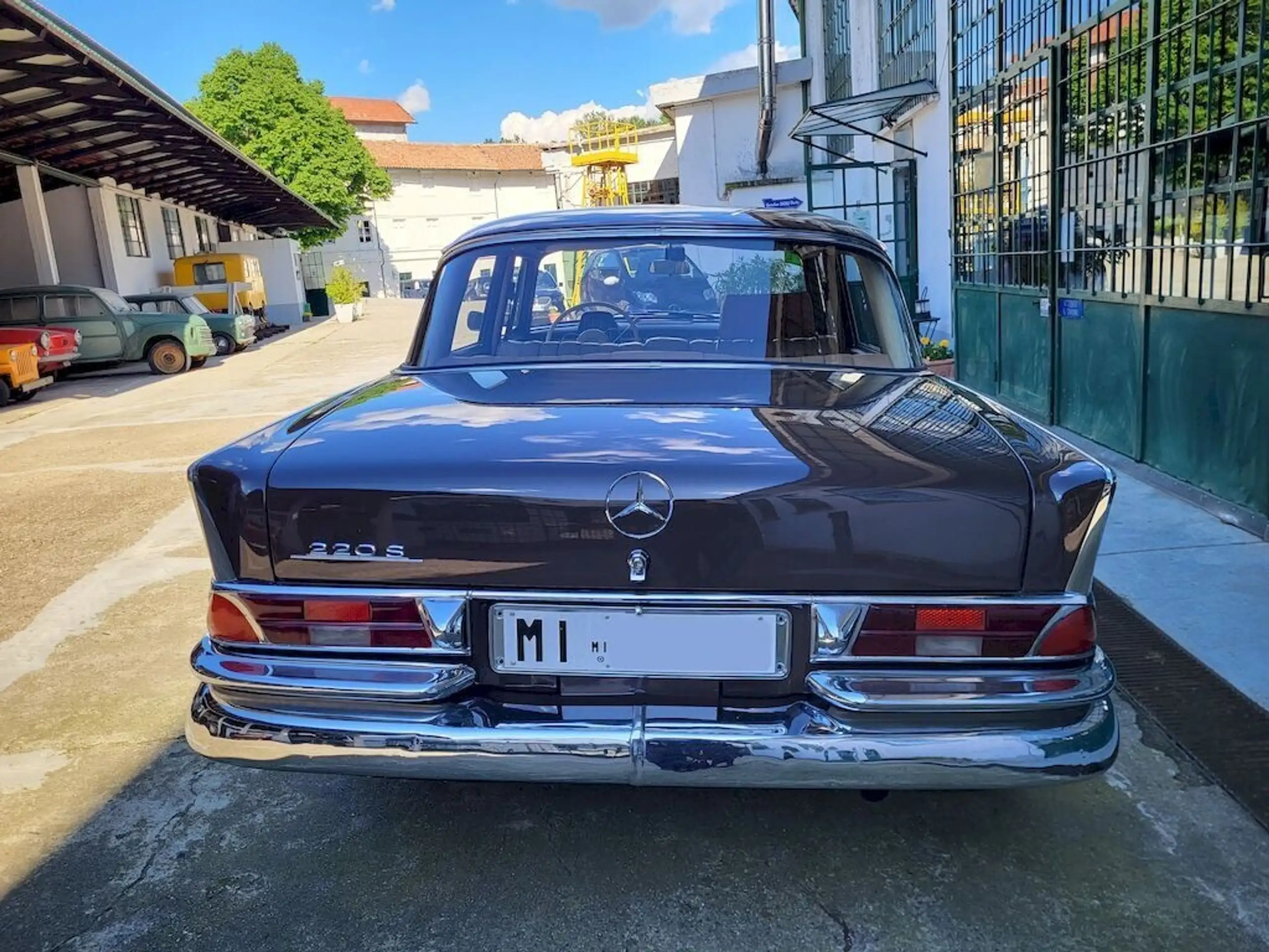 Mercedes-Benz - 220