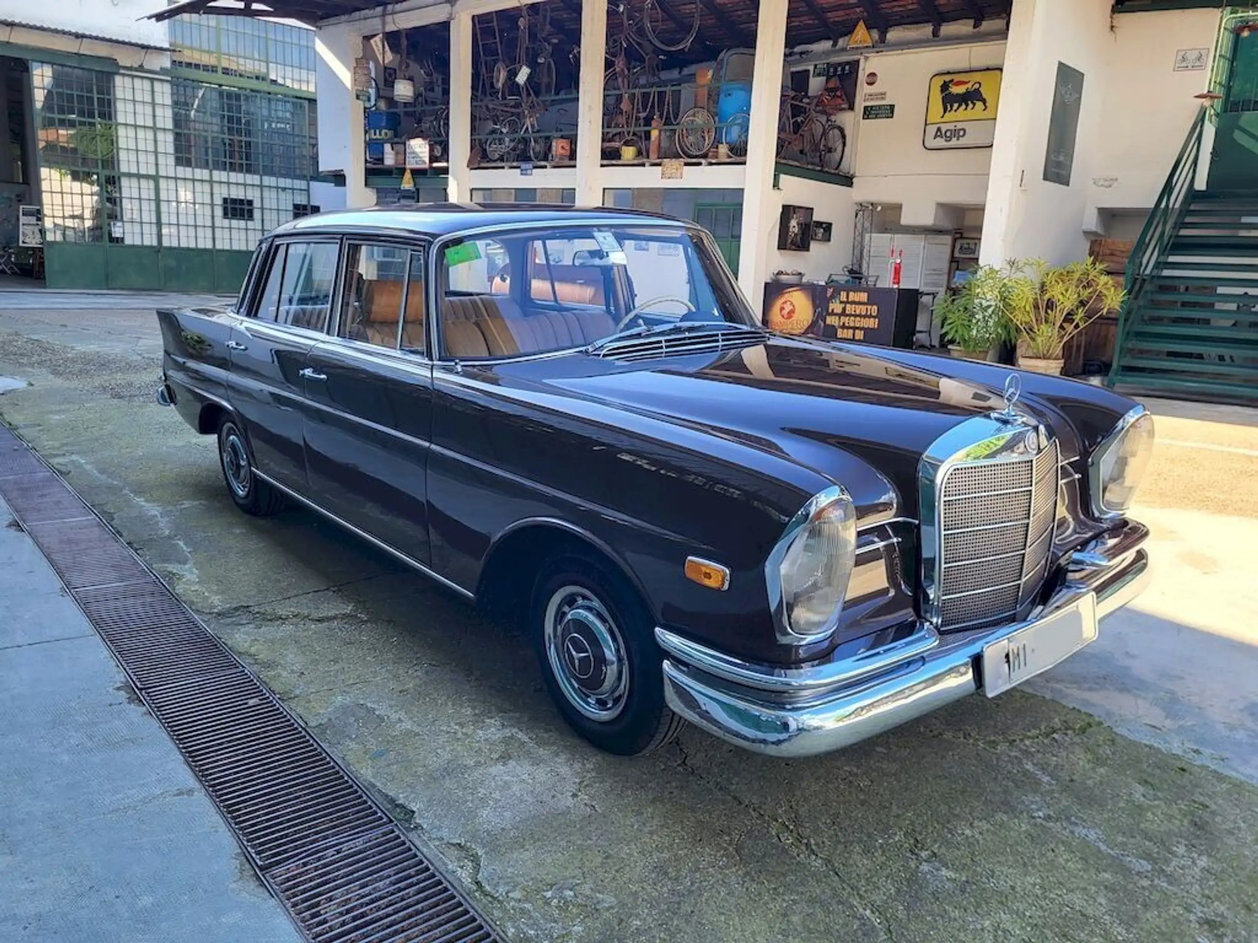 Mercedes-Benz - 220