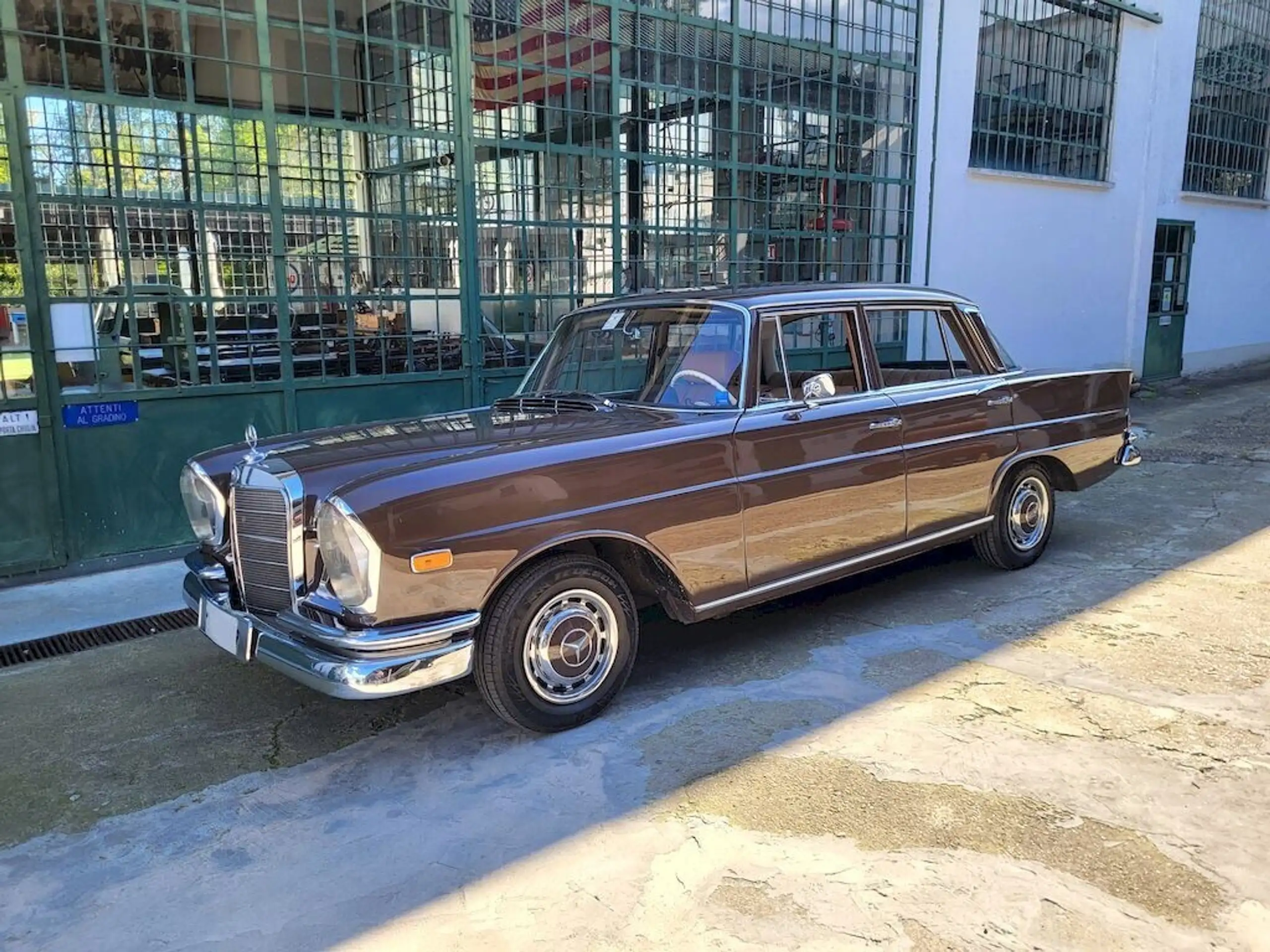 Mercedes-Benz - 220