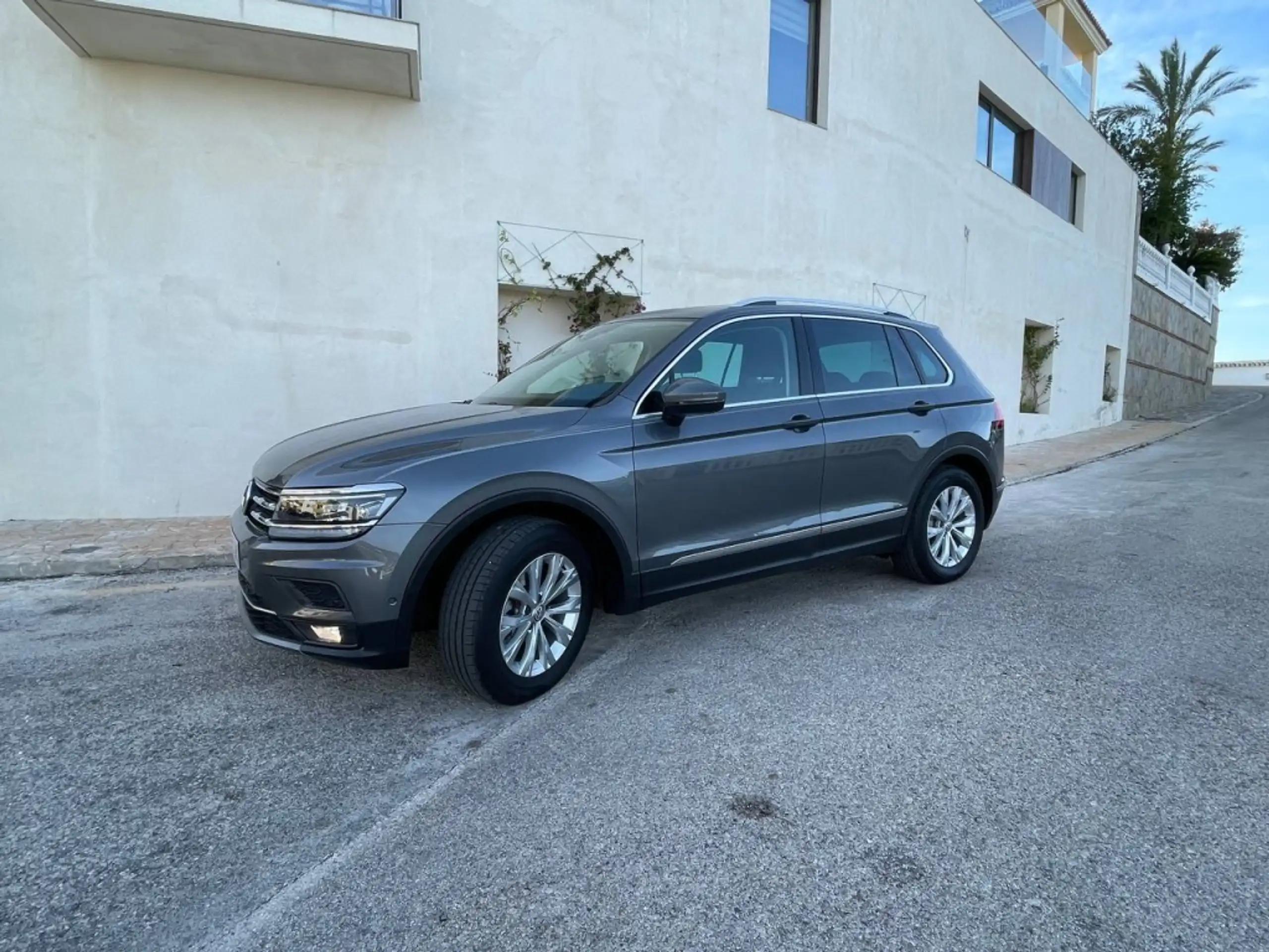 Volkswagen - Tiguan