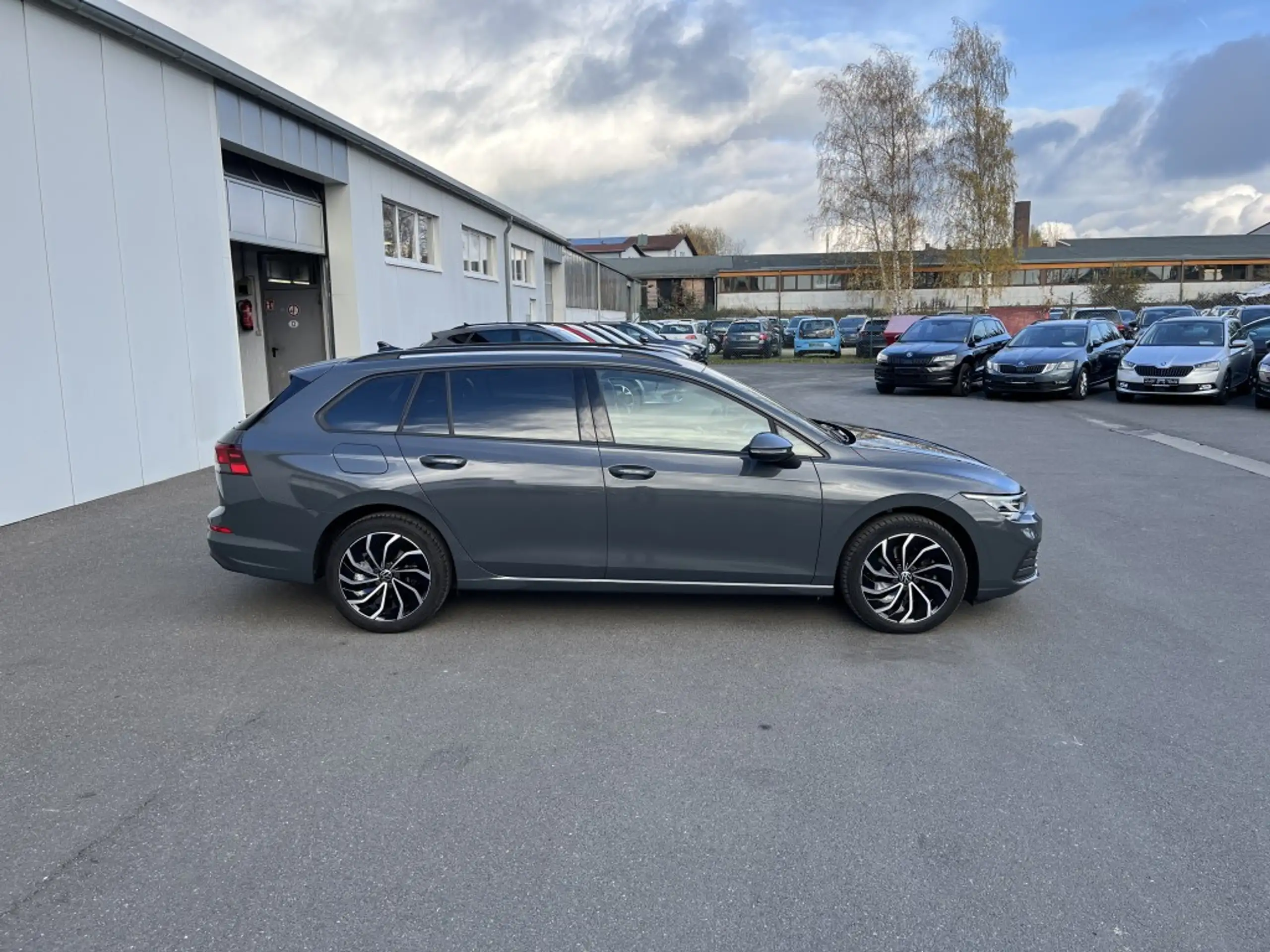 Volkswagen - Golf