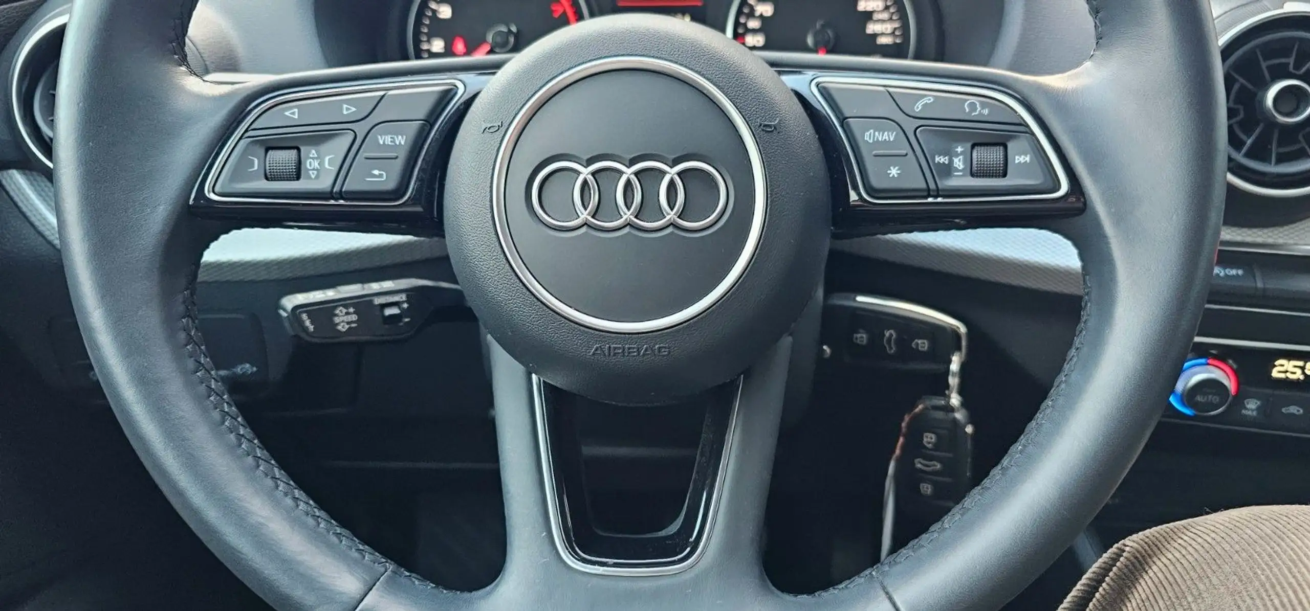 Audi - Q2