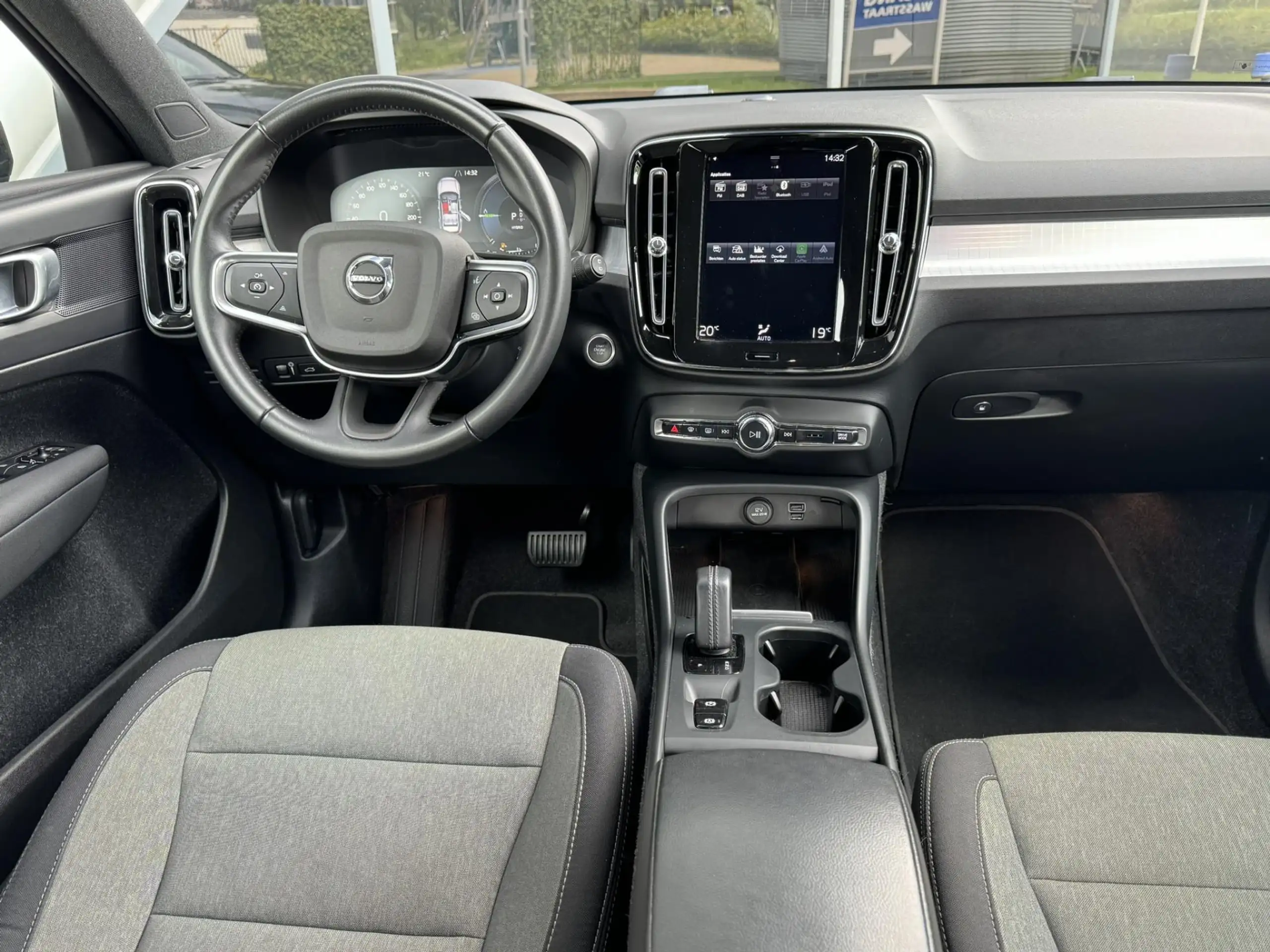 Volvo - XC40