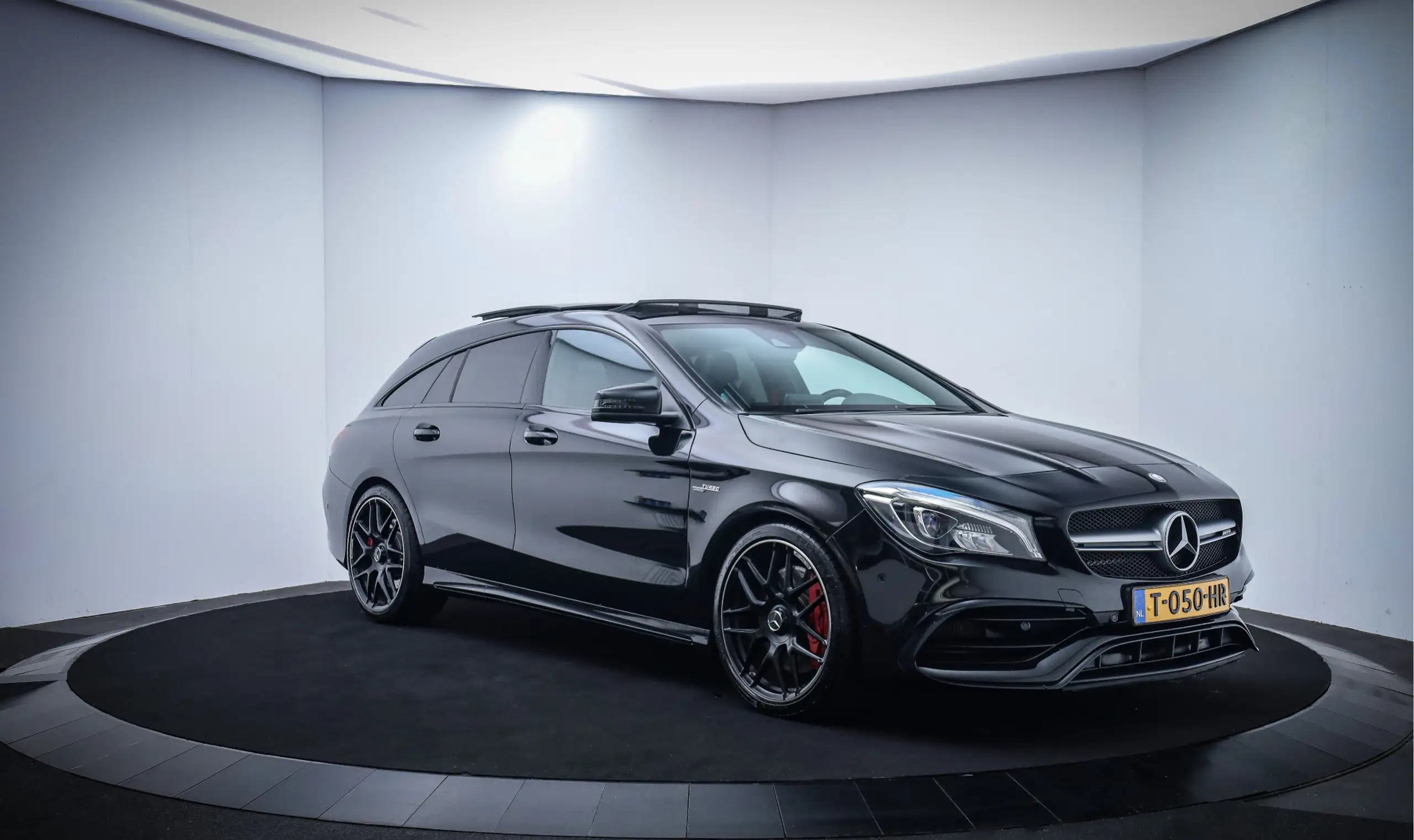 Mercedes-Benz - CLA 45 AMG