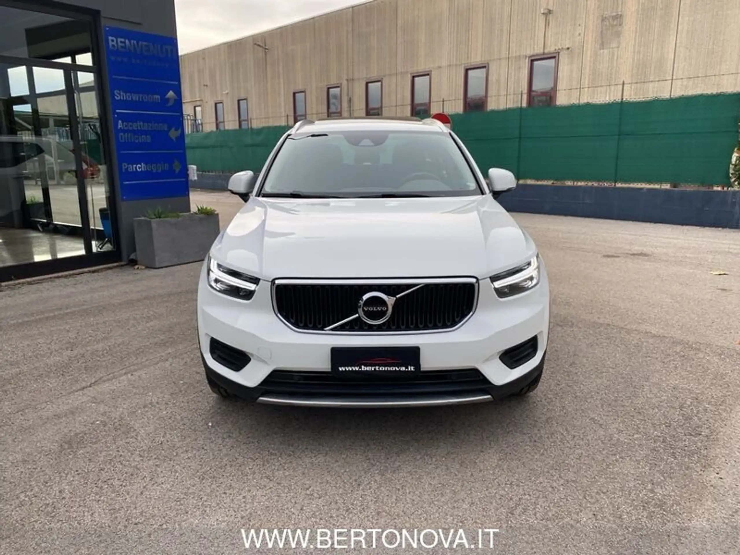 Volvo - XC40