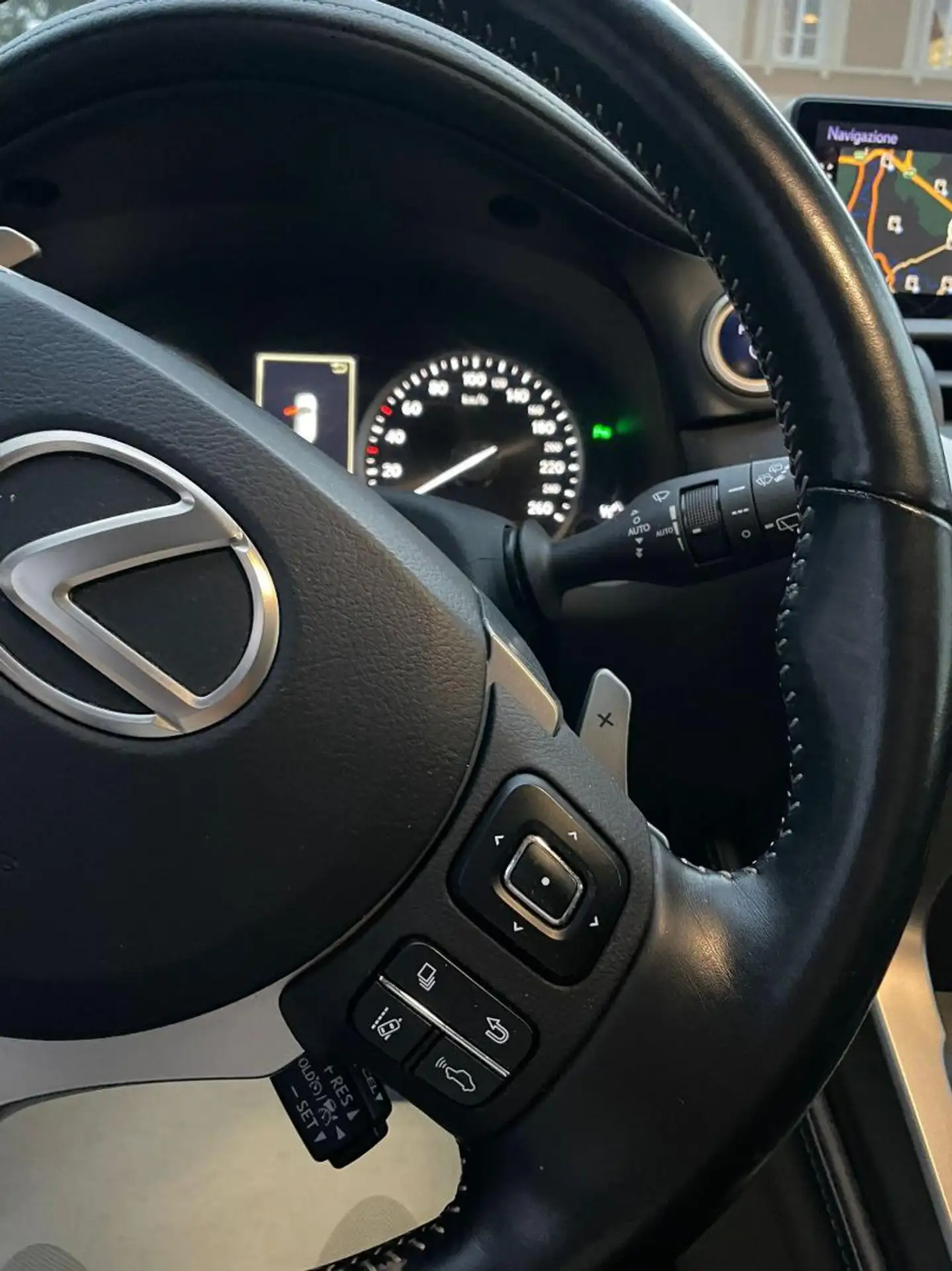 Lexus - NX 300h