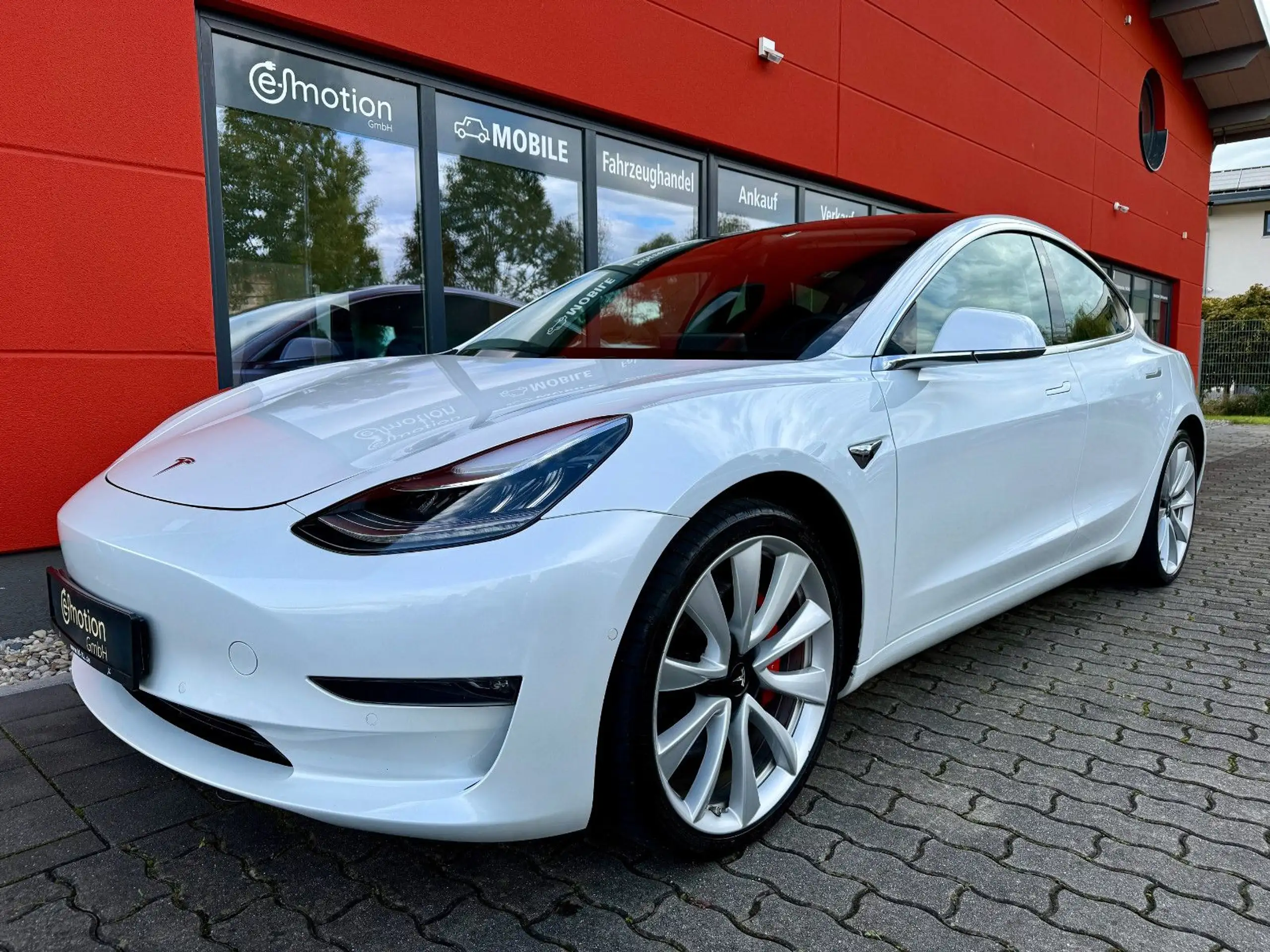 Tesla - Model 3