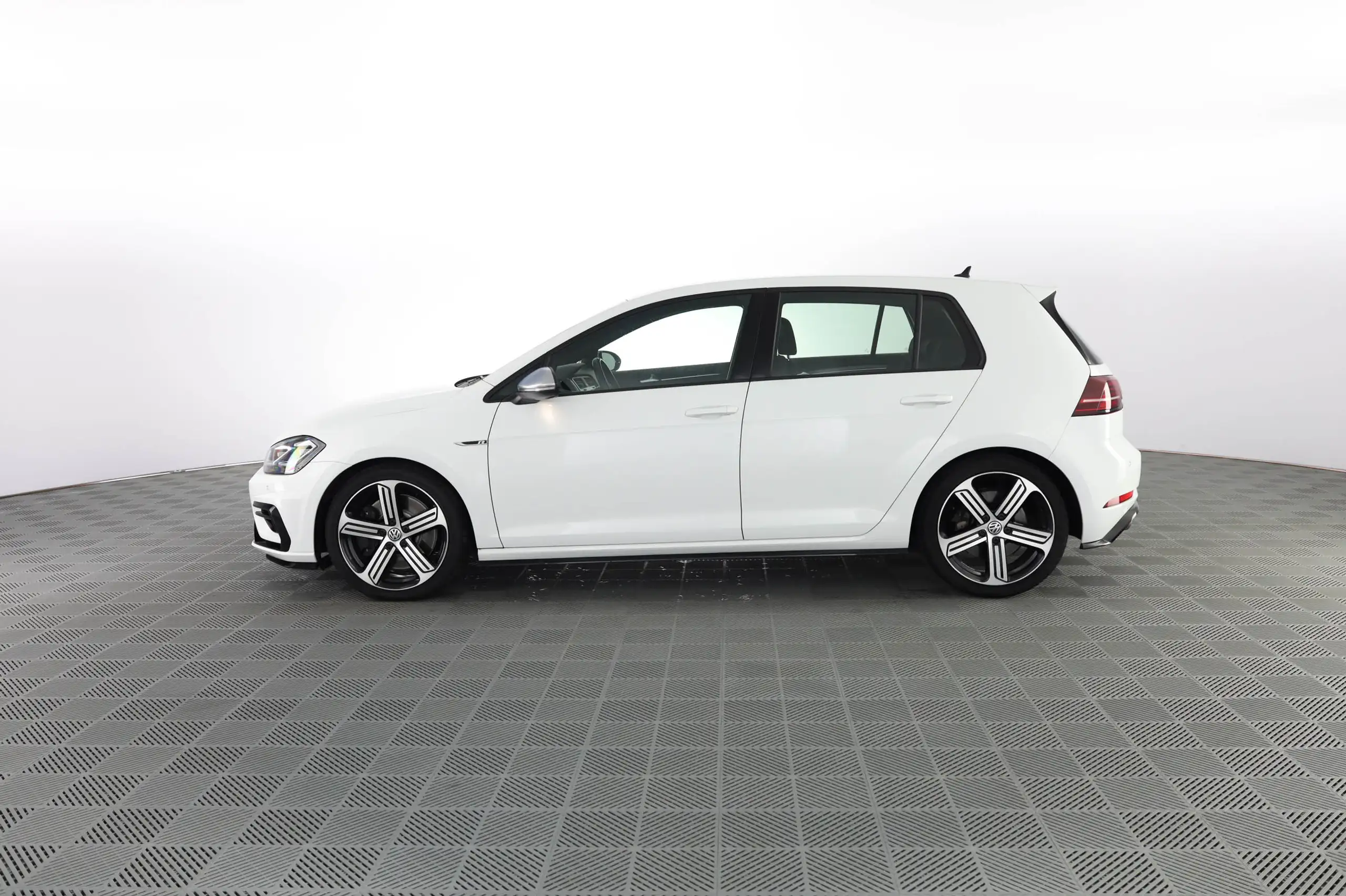 Volkswagen - Golf R