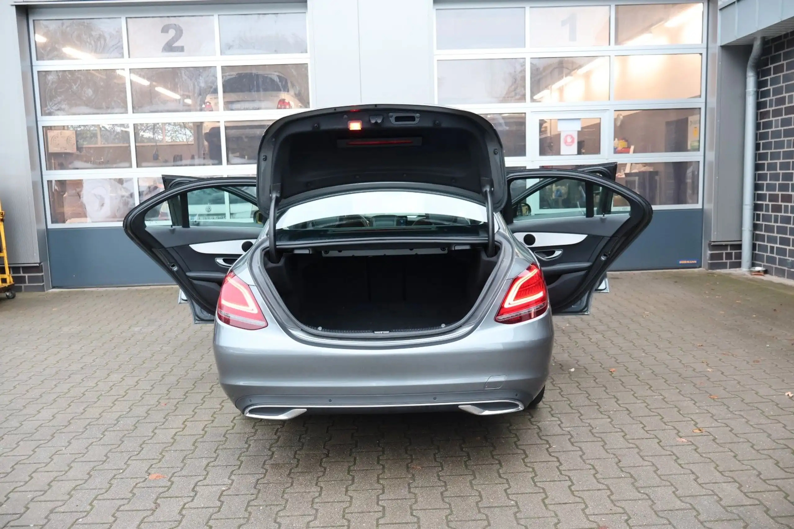 Mercedes-Benz - C 220