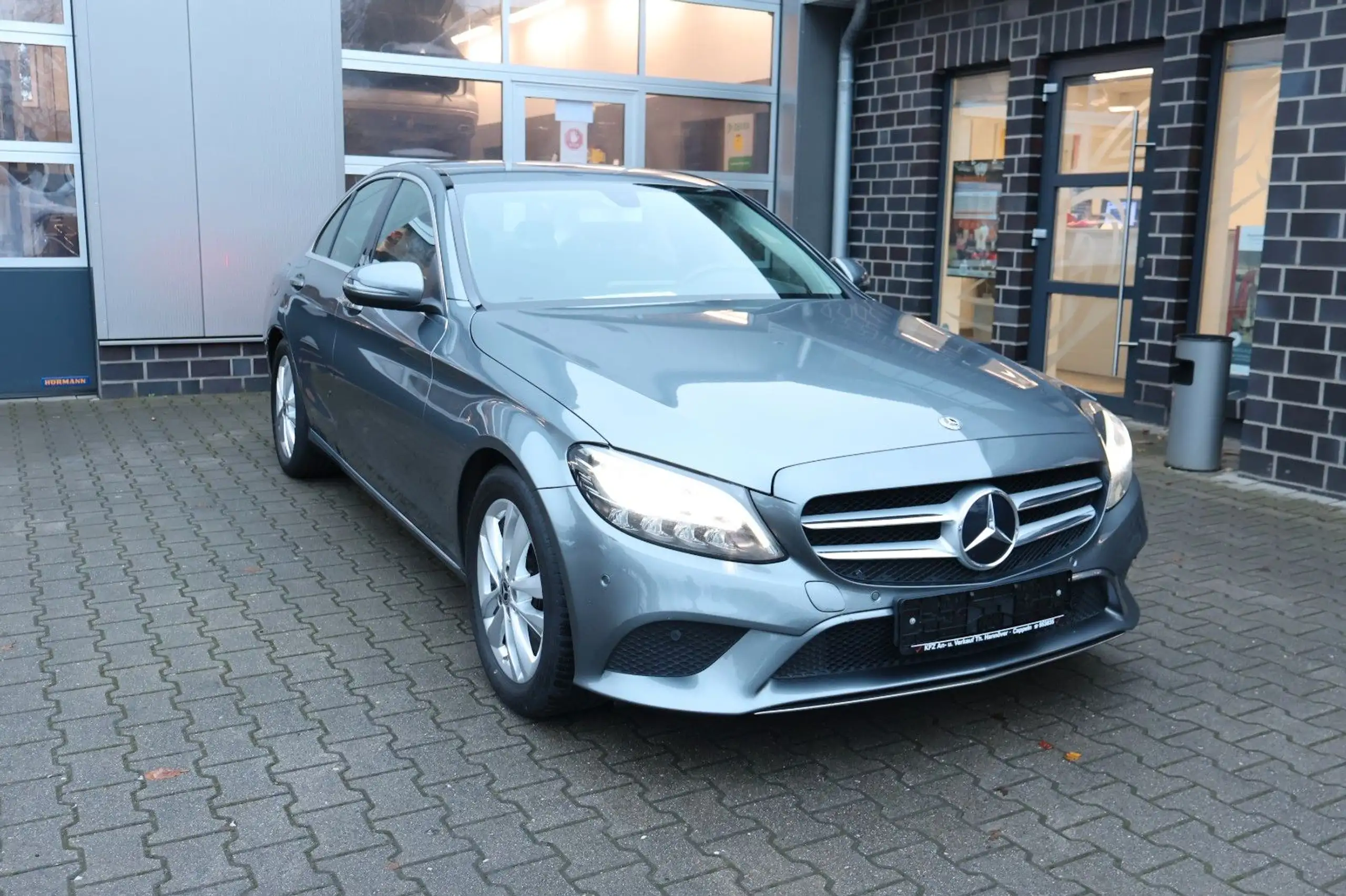 Mercedes-Benz - C 220