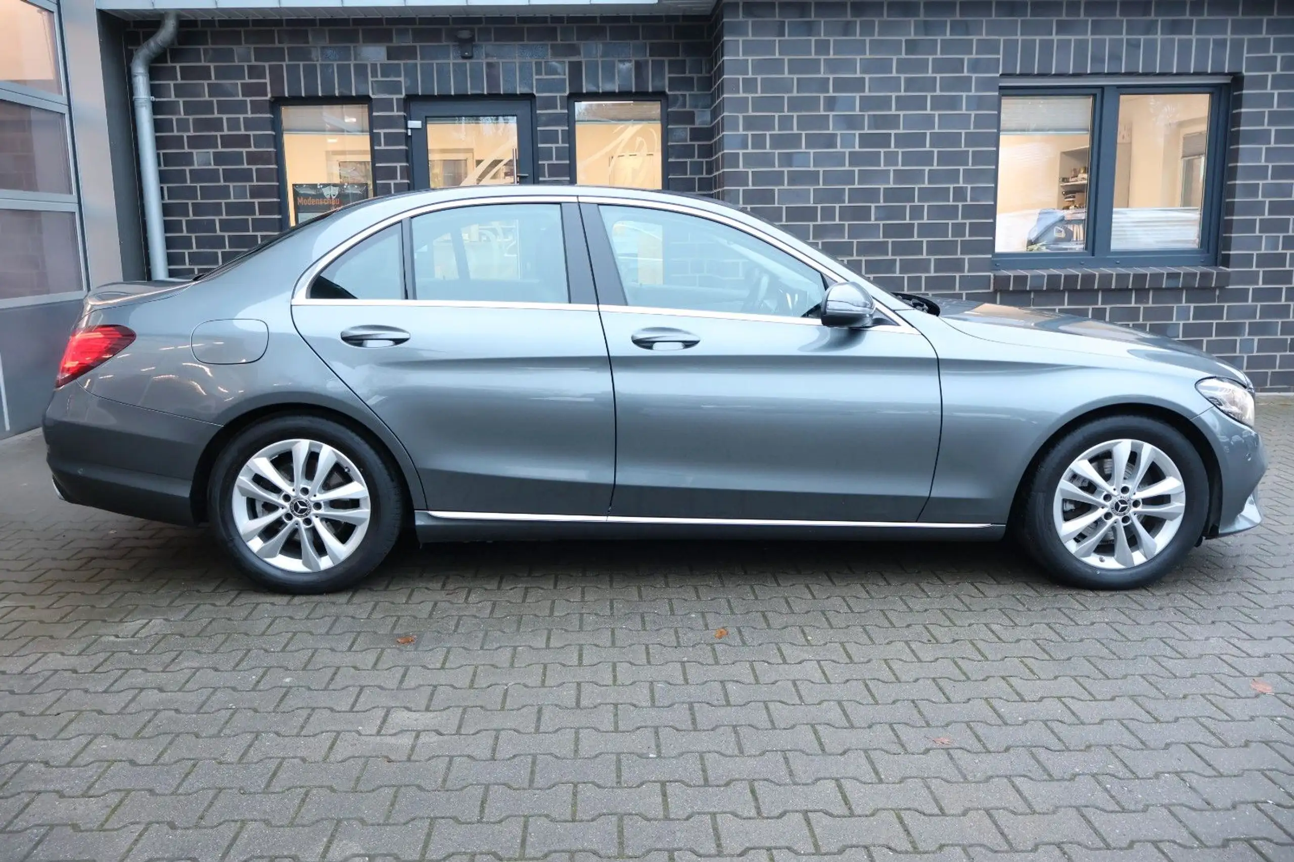 Mercedes-Benz - C 220