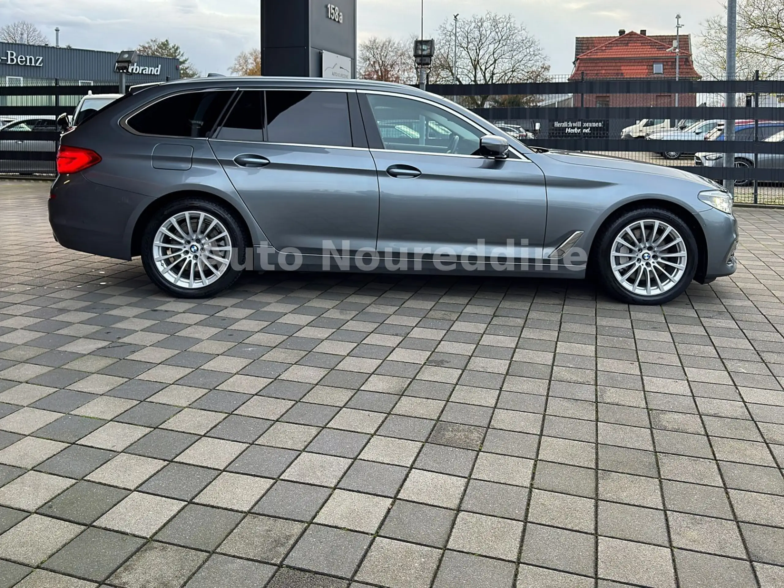 BMW - 530