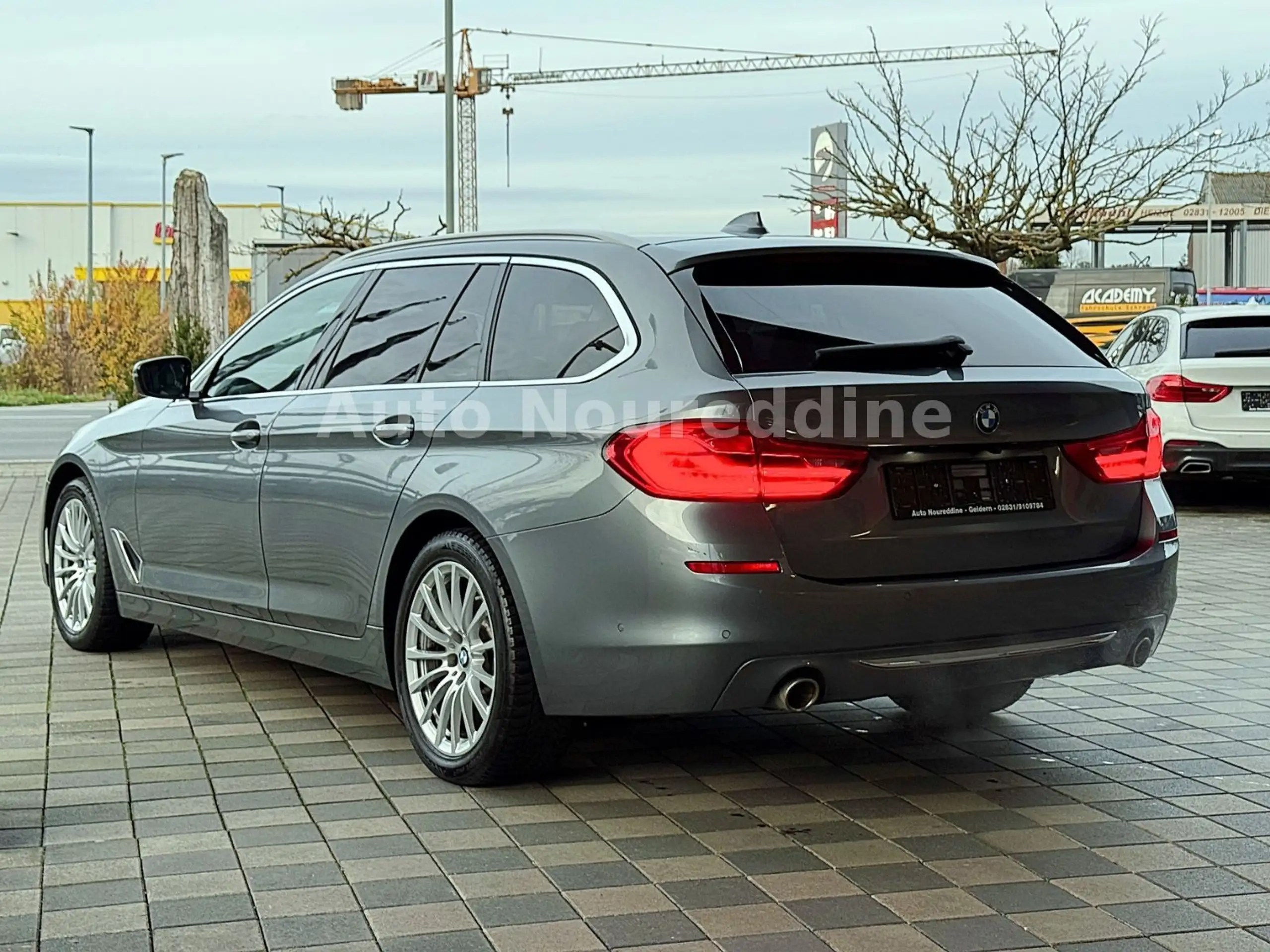 BMW - 530