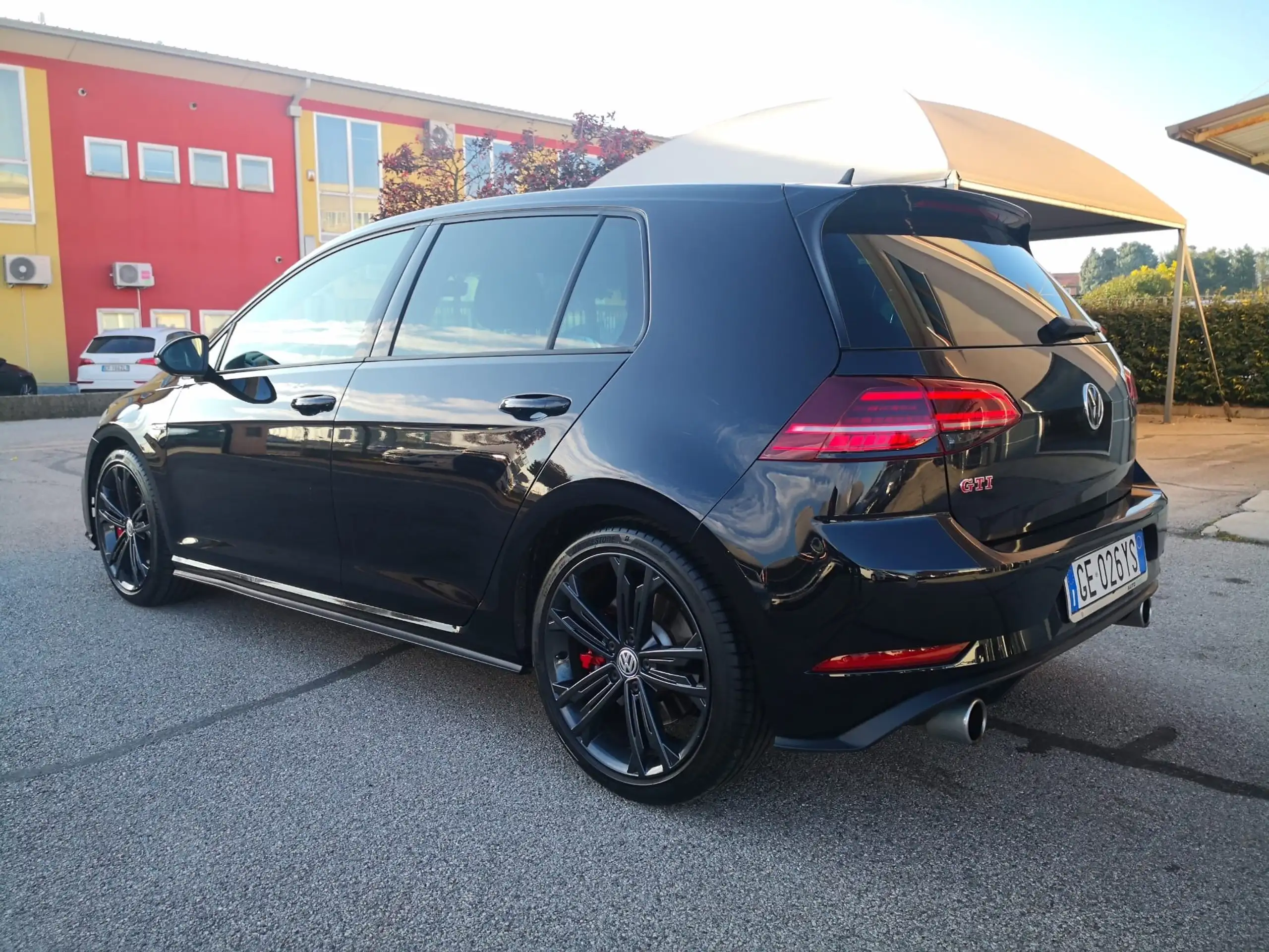 Volkswagen - Golf GTI