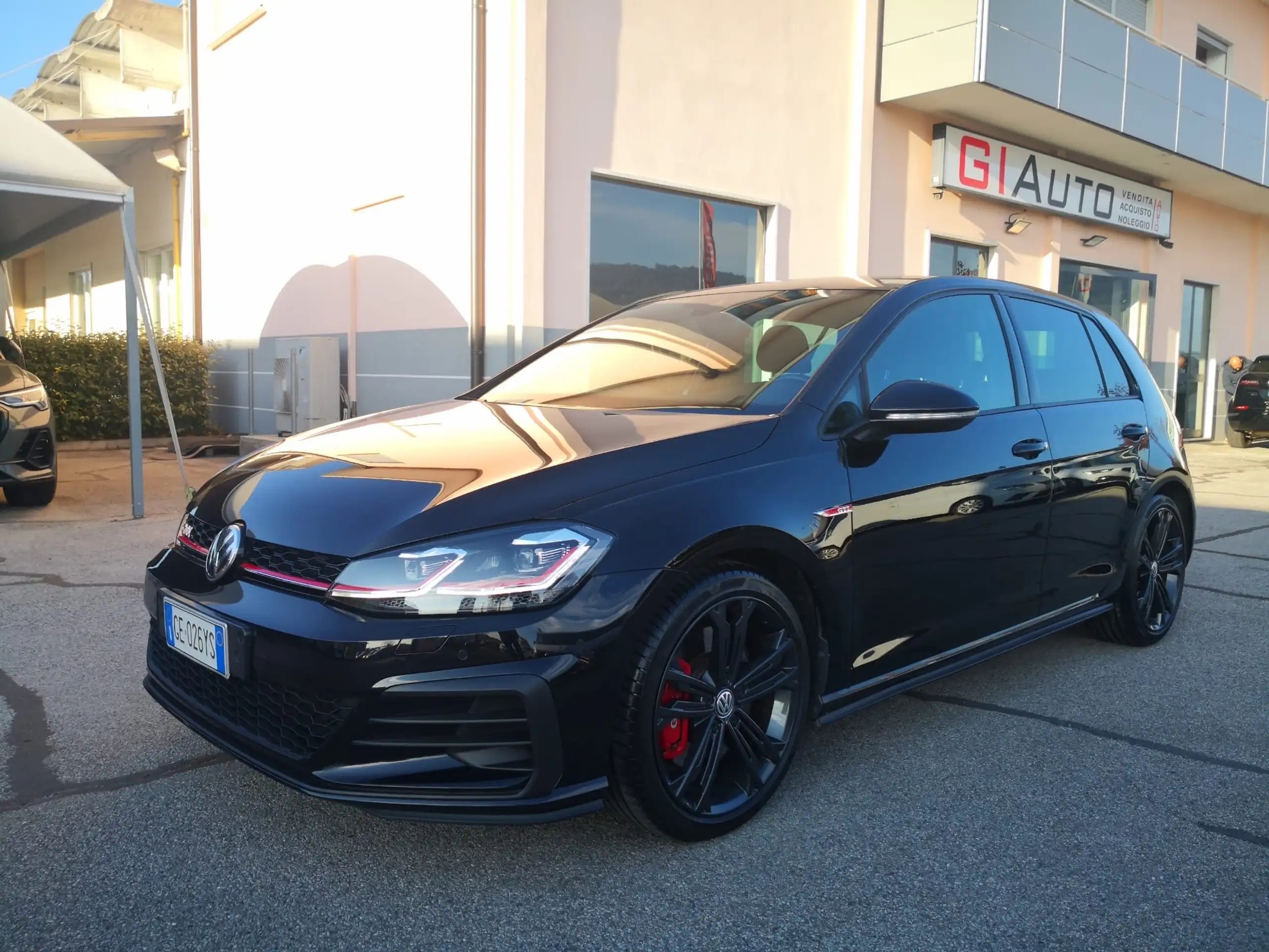 Volkswagen - Golf GTI