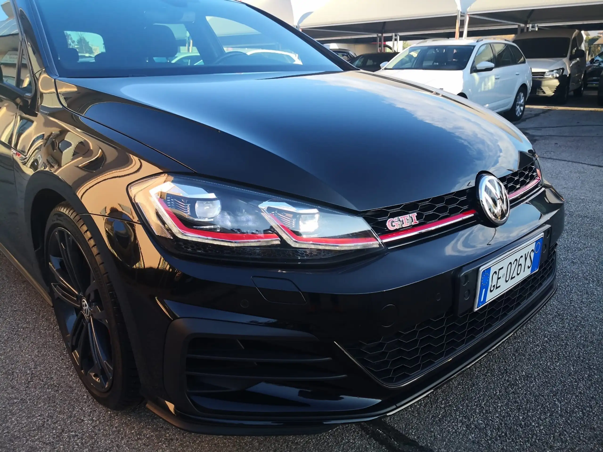 Volkswagen - Golf GTI