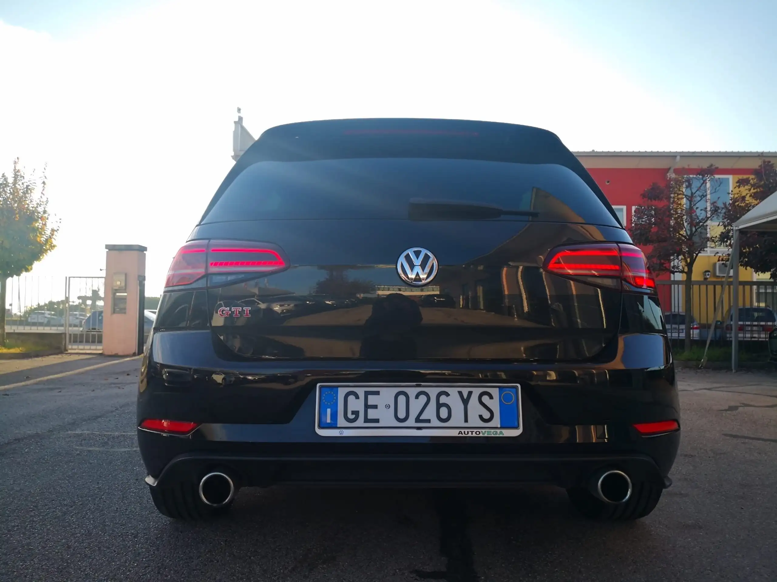 Volkswagen - Golf GTI