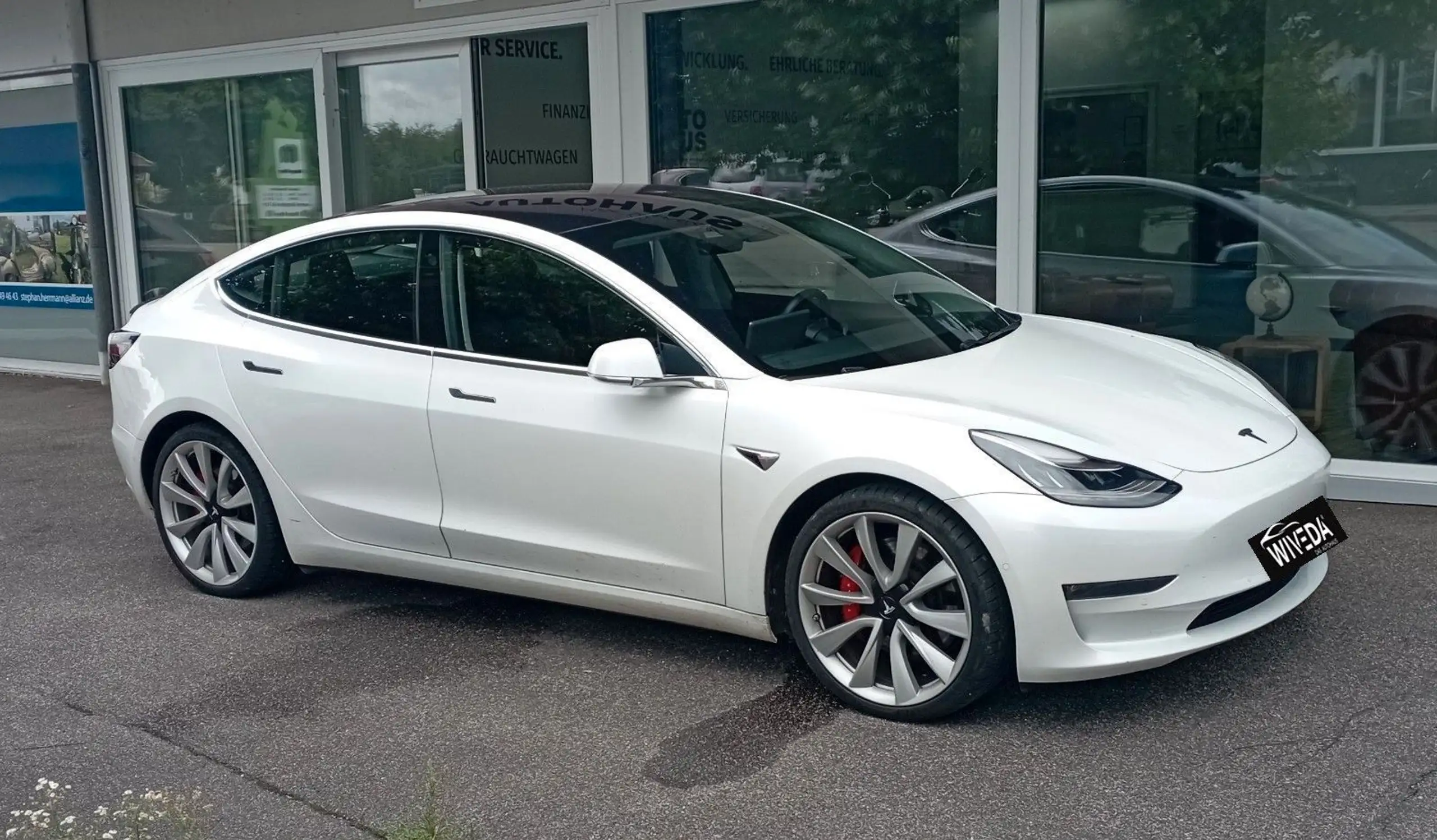 Tesla - Model 3