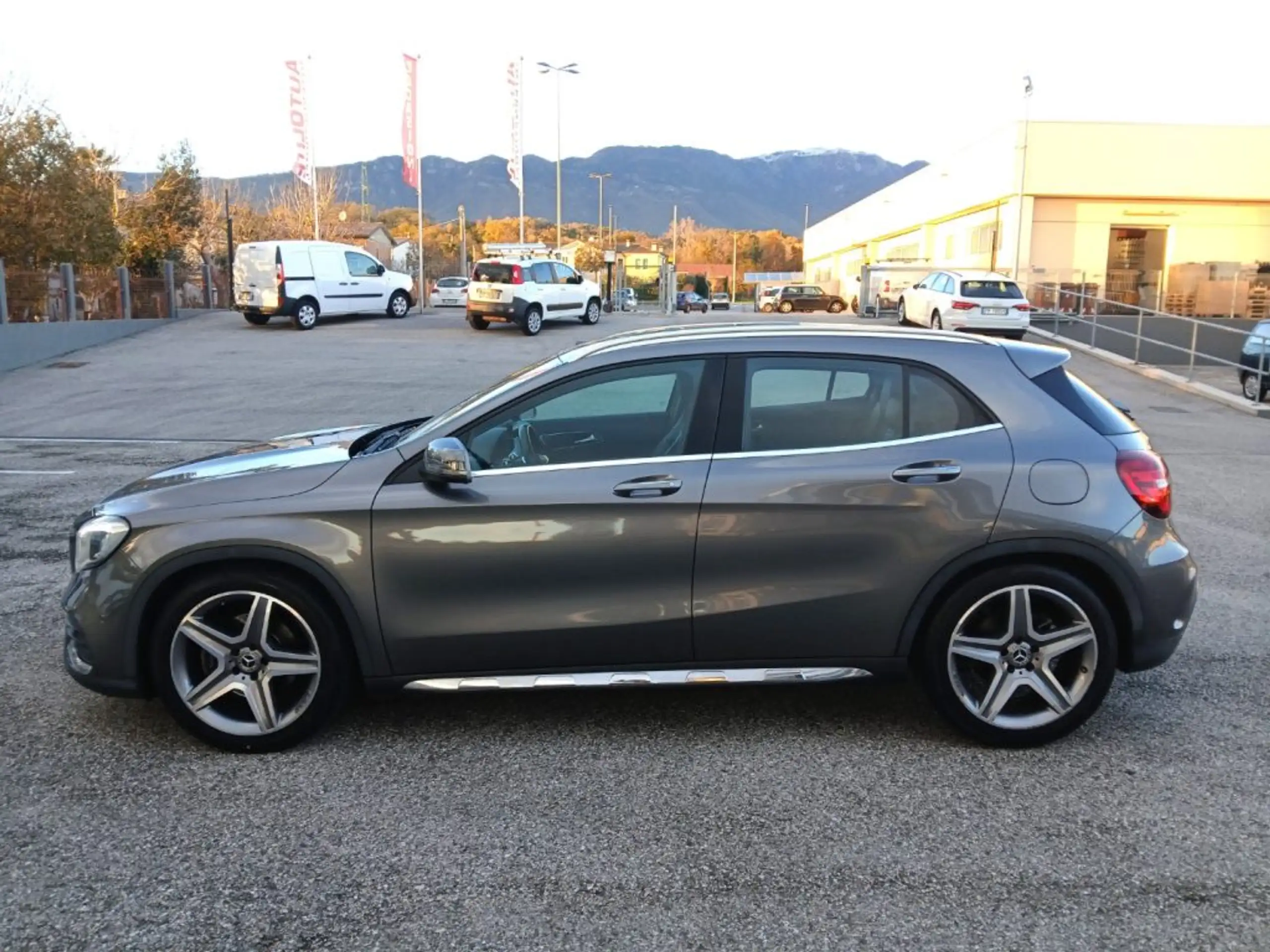 Mercedes-Benz - GLA 220