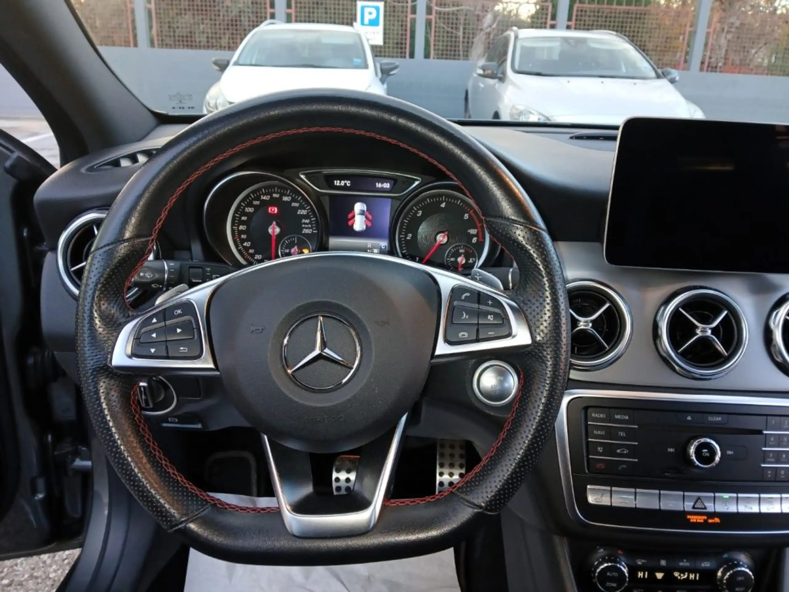 Mercedes-Benz - GLA 220