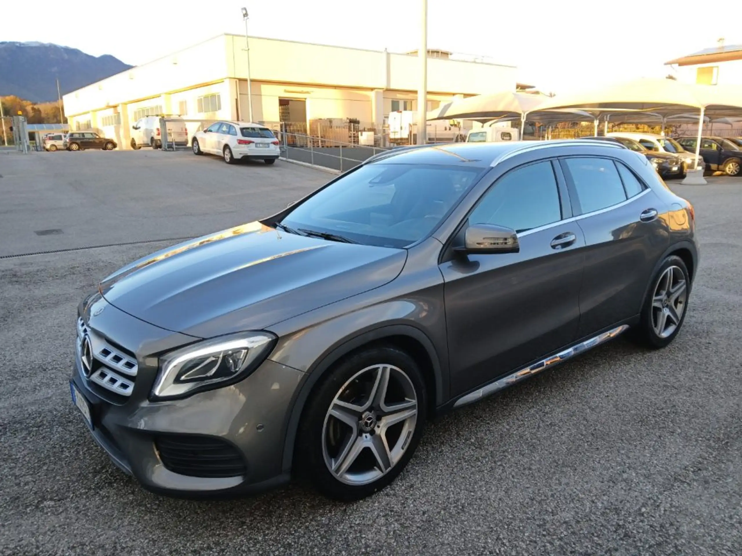 Mercedes-Benz - GLA 220