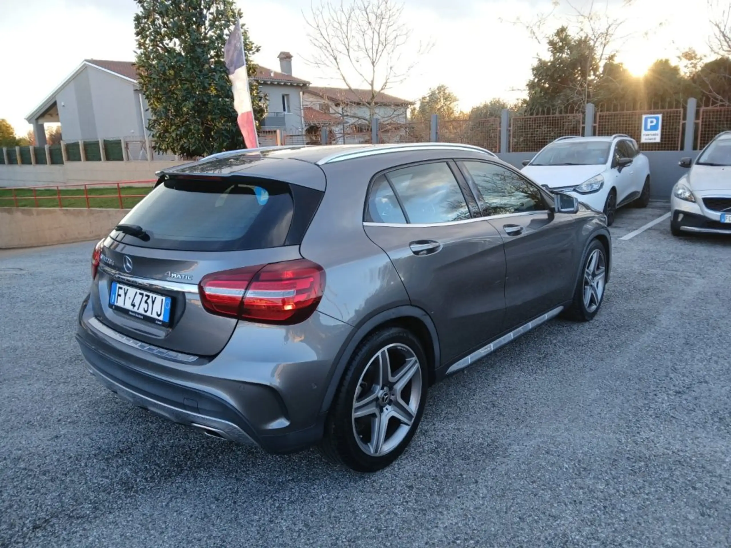 Mercedes-Benz - GLA 220